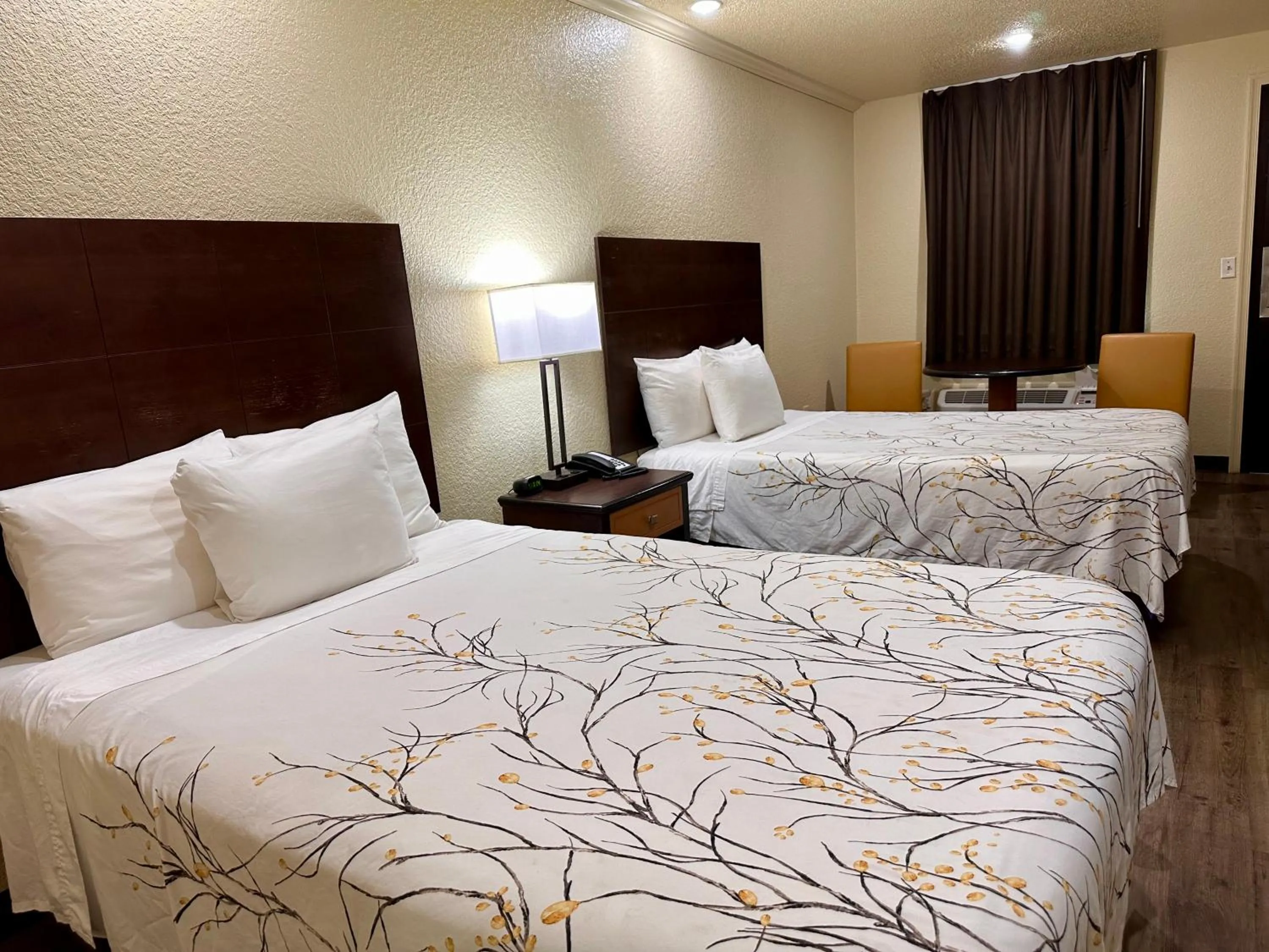 Bed in Travelers Inn Elizabeth City