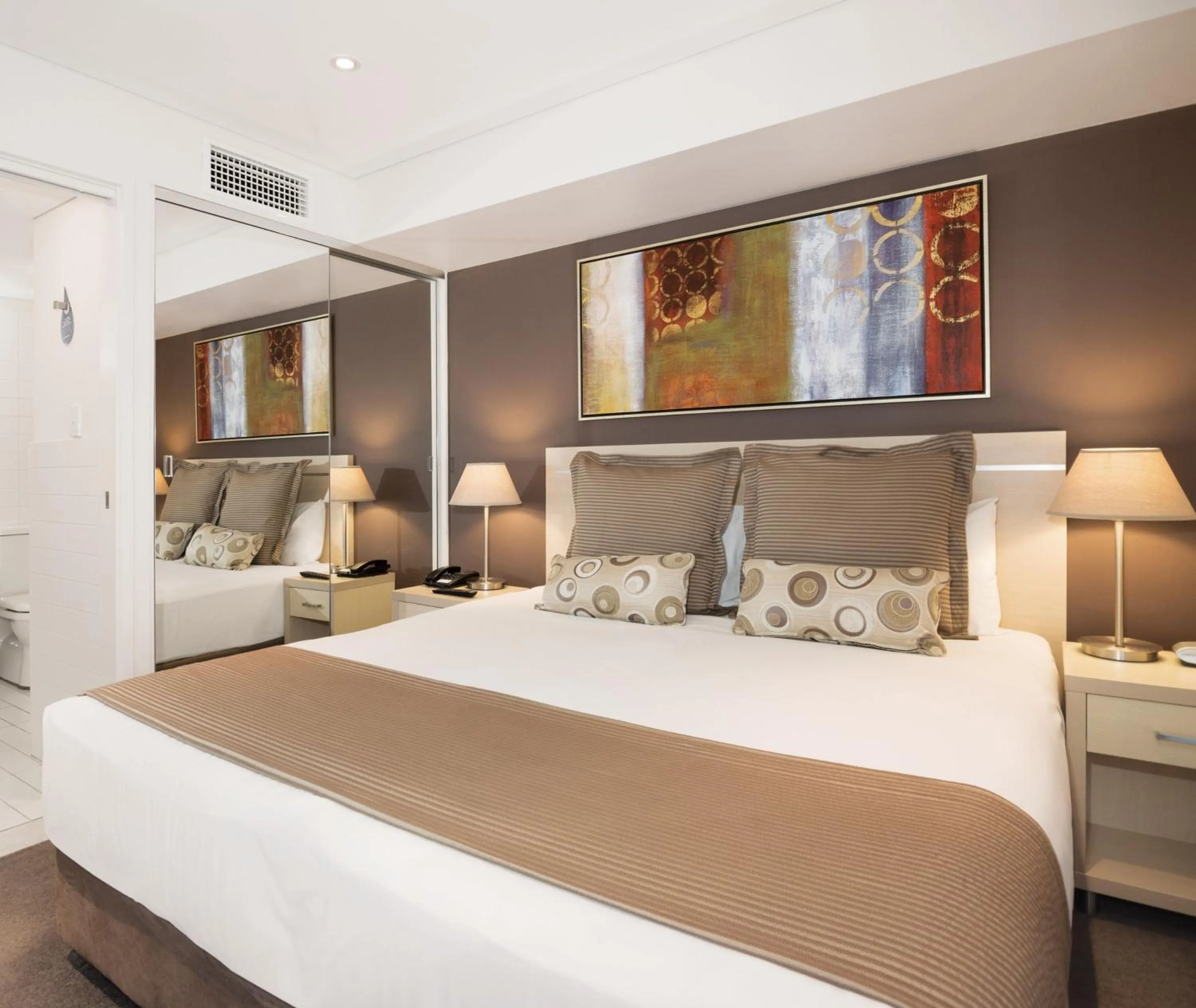 Bed in Oaks Adelaide Horizons Suites