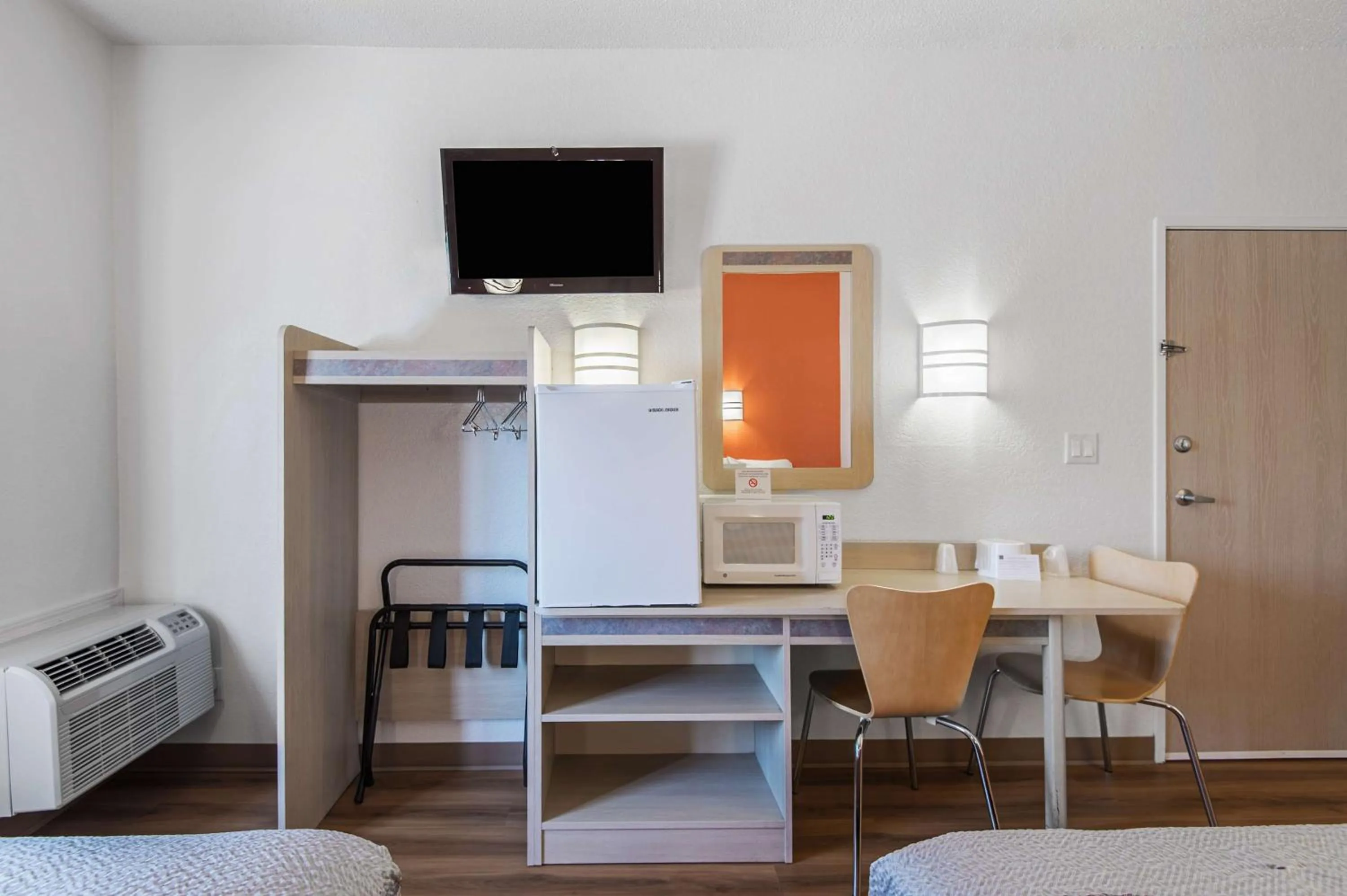 Photo of the whole room in Motel 6-Junction City, KS