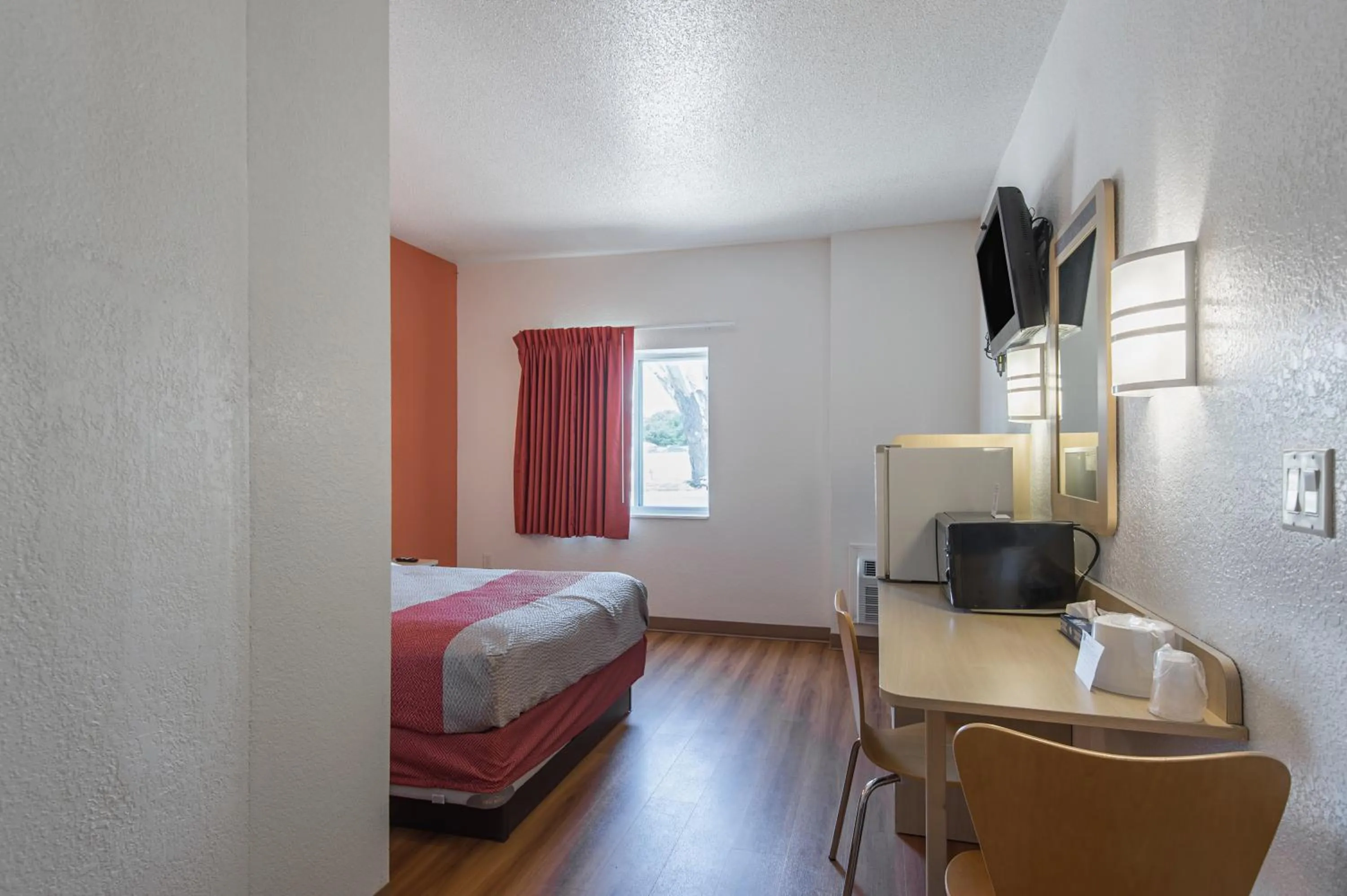 Bedroom in Motel 6-Junction City, KS