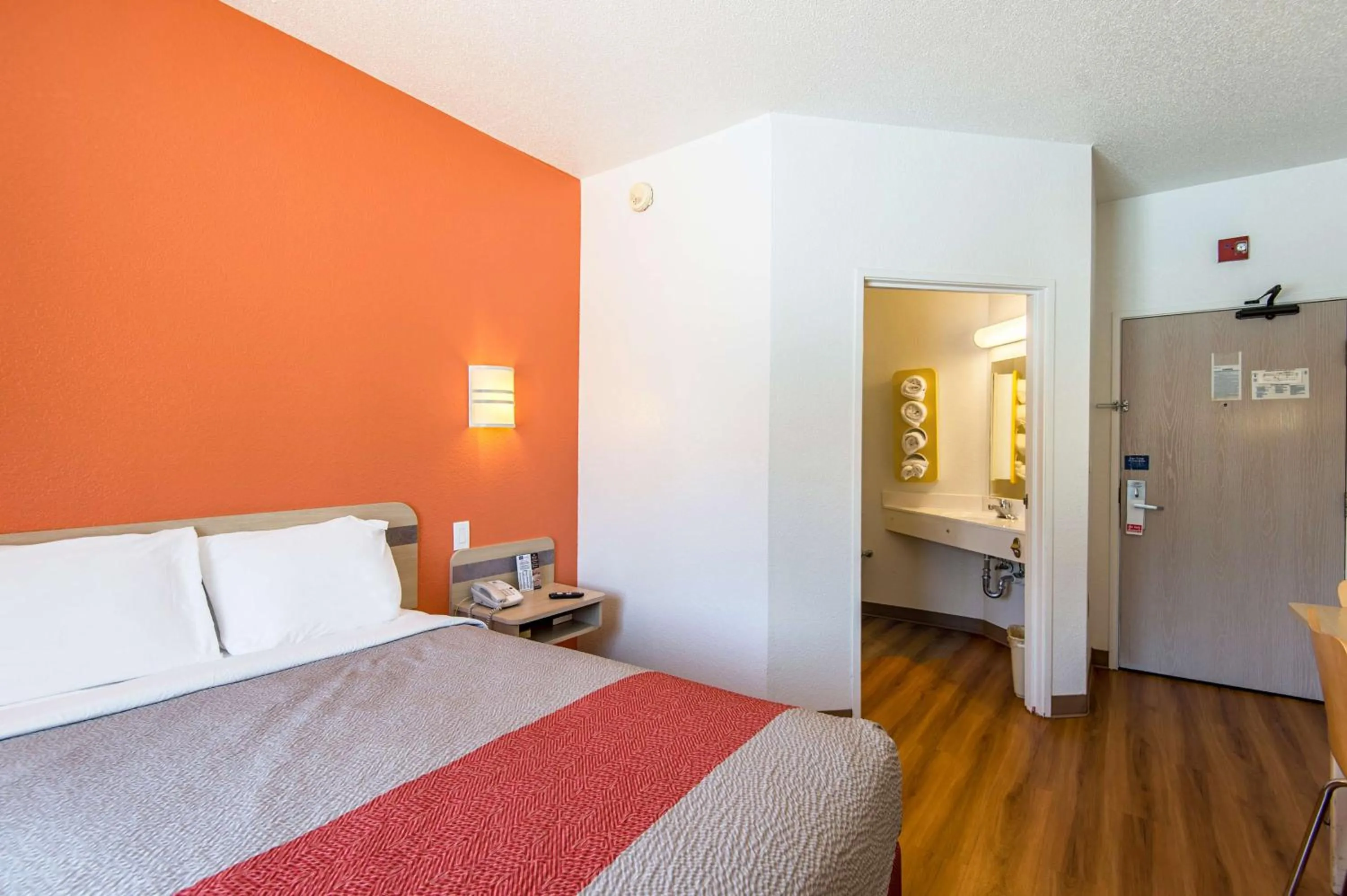 Bedroom in Motel 6-Junction City, KS