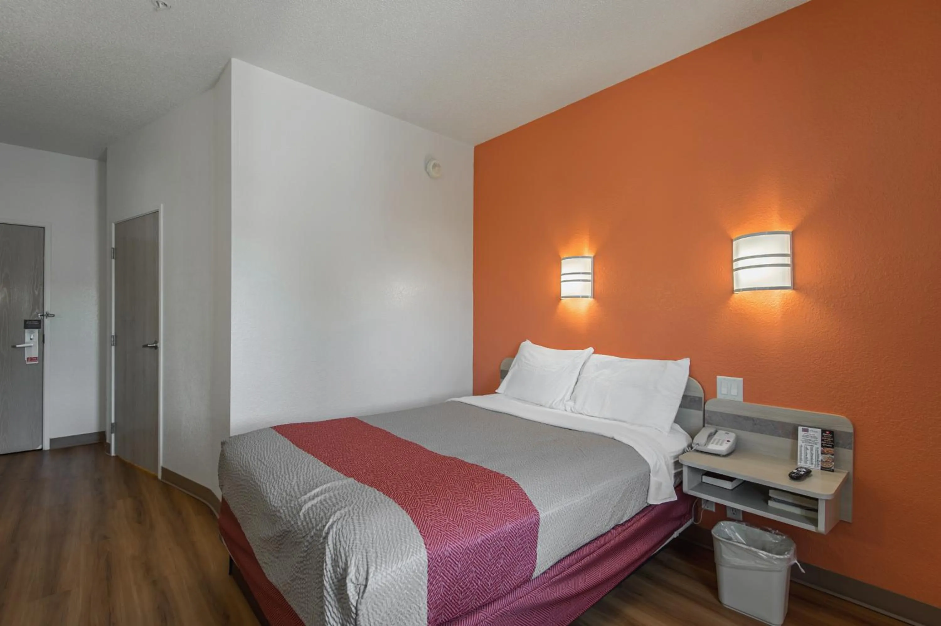 Bedroom in Motel 6-Junction City, KS