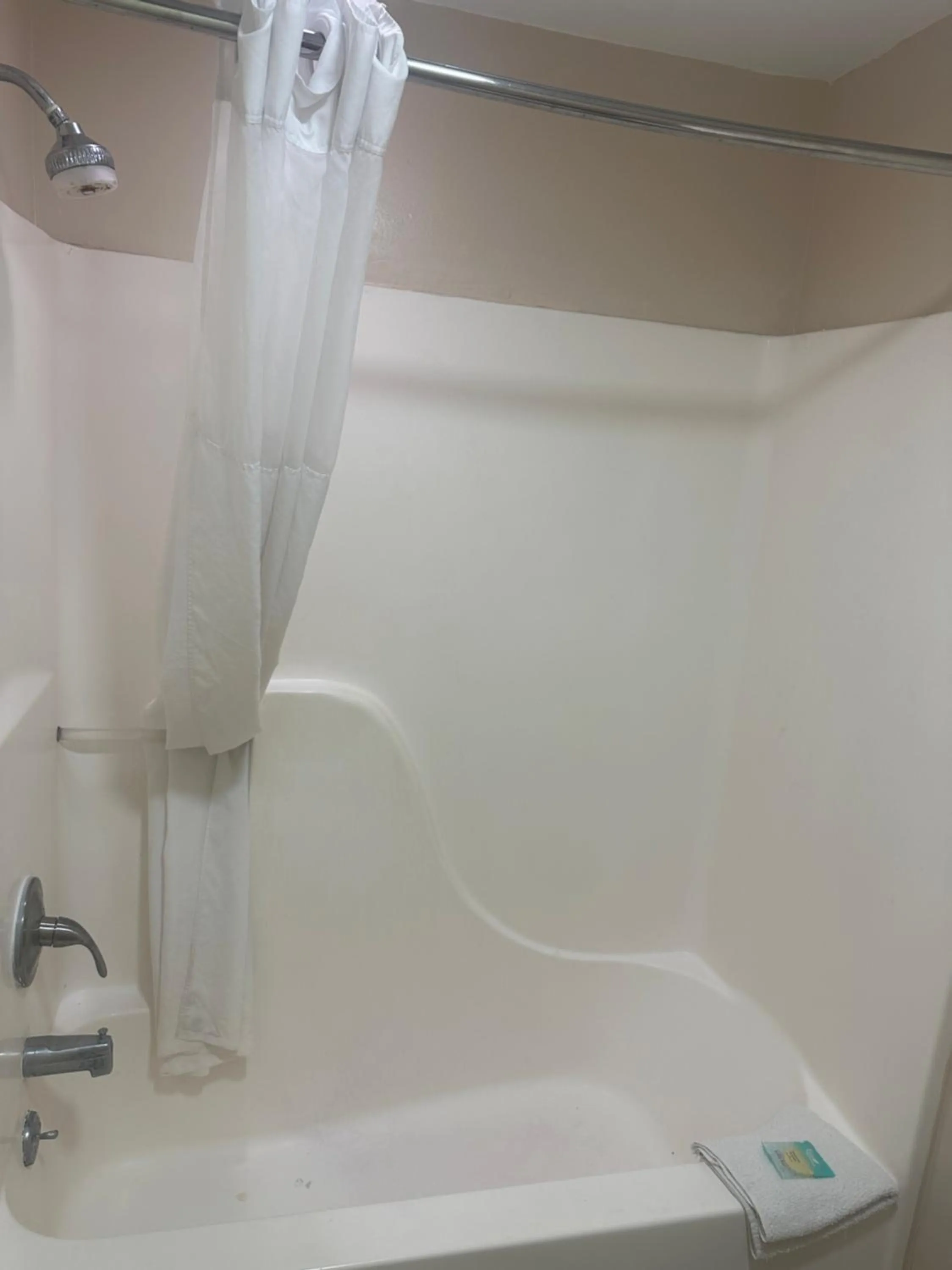 Bathroom in Guest Cottage & Suites By OYO Brunswick-Golden Isles