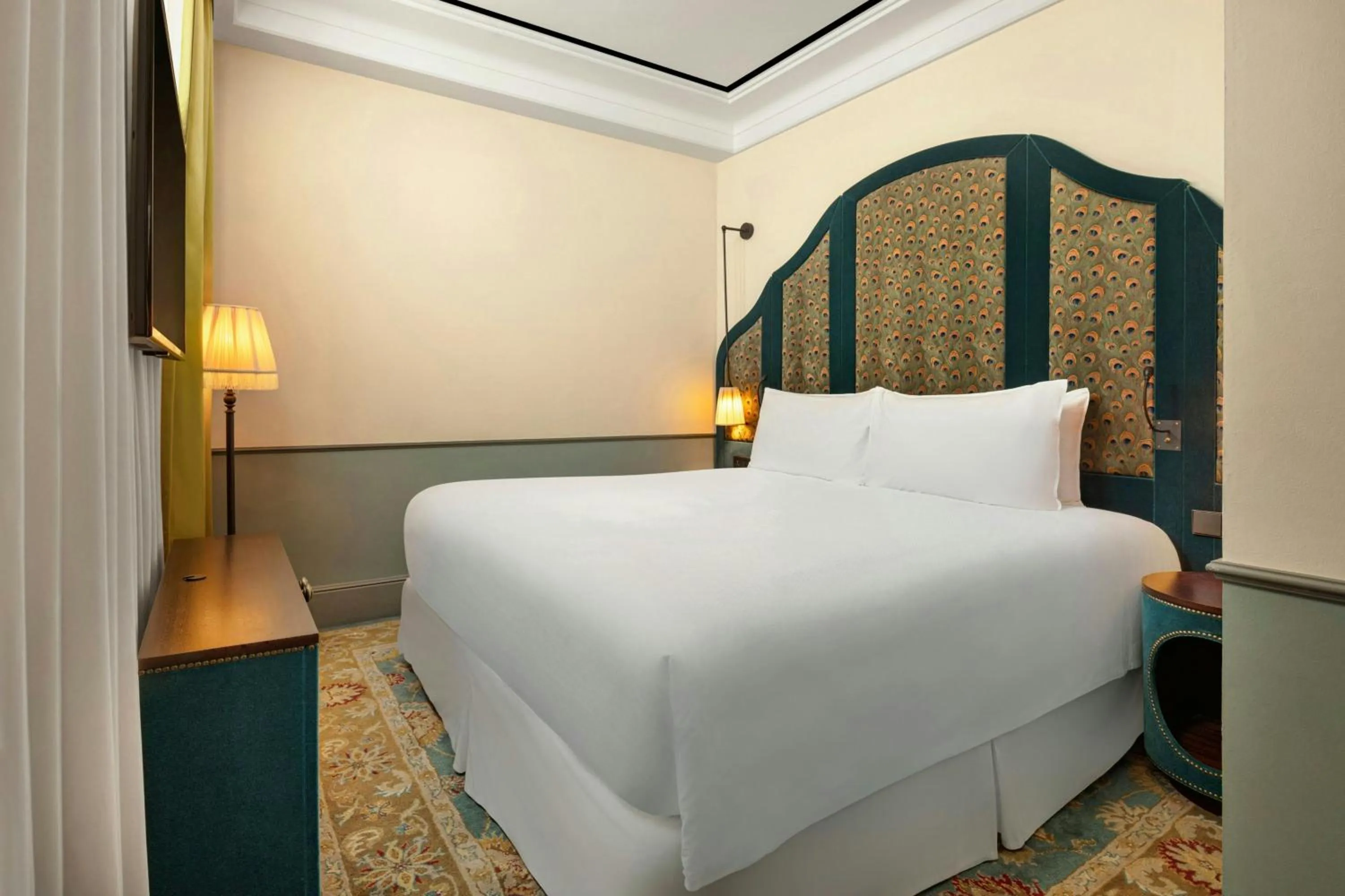 Bedroom, Bed in Maxwell Reserve Singapore, Autograph Collection