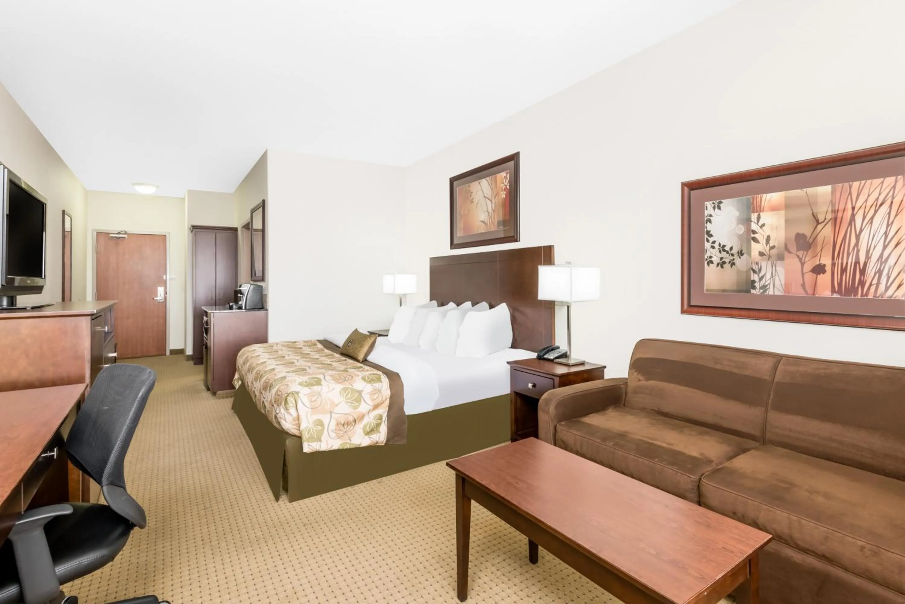 Living room in Ramada by Wyndham Olds