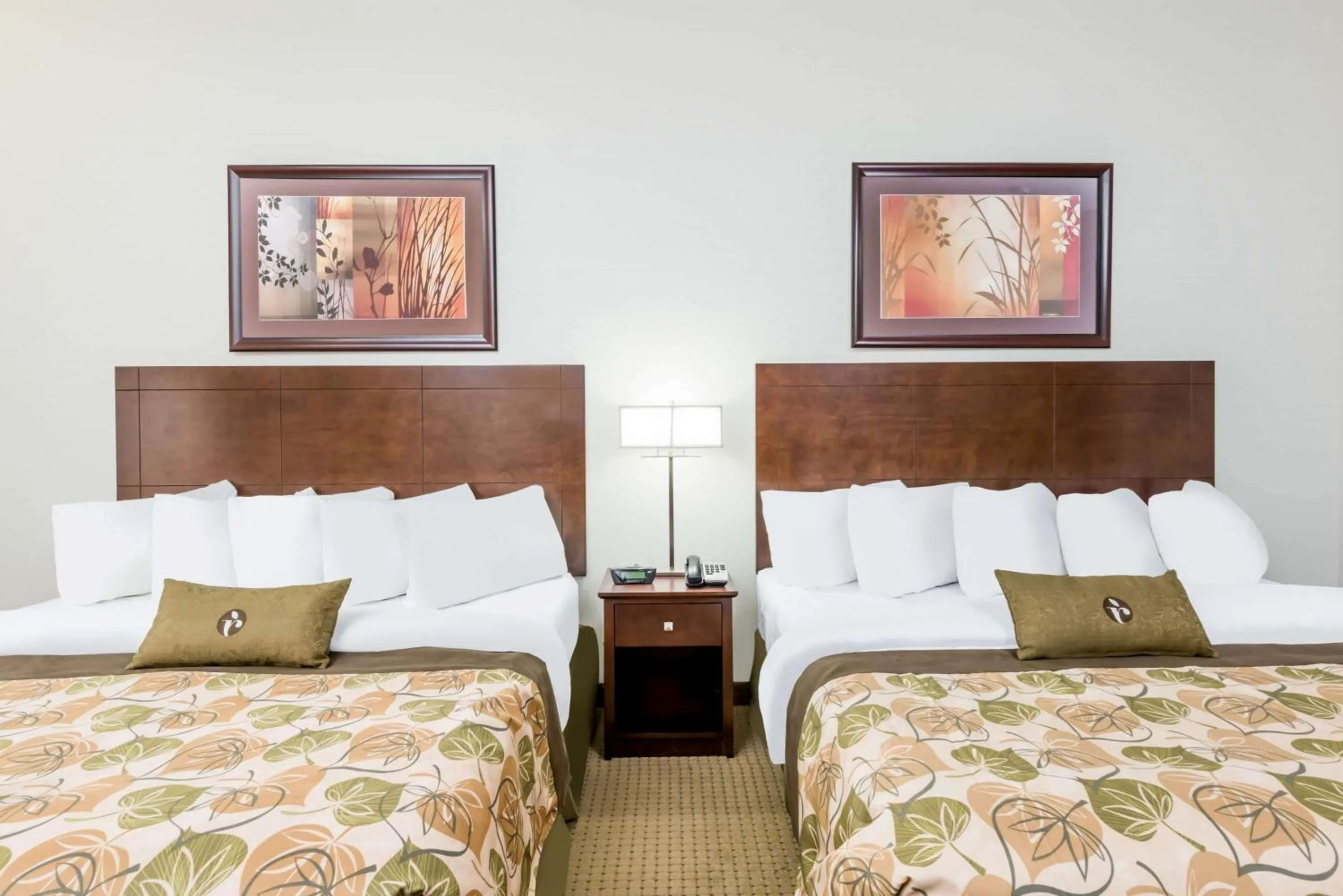 Photo of the whole room, Bed in Ramada by Wyndham Olds