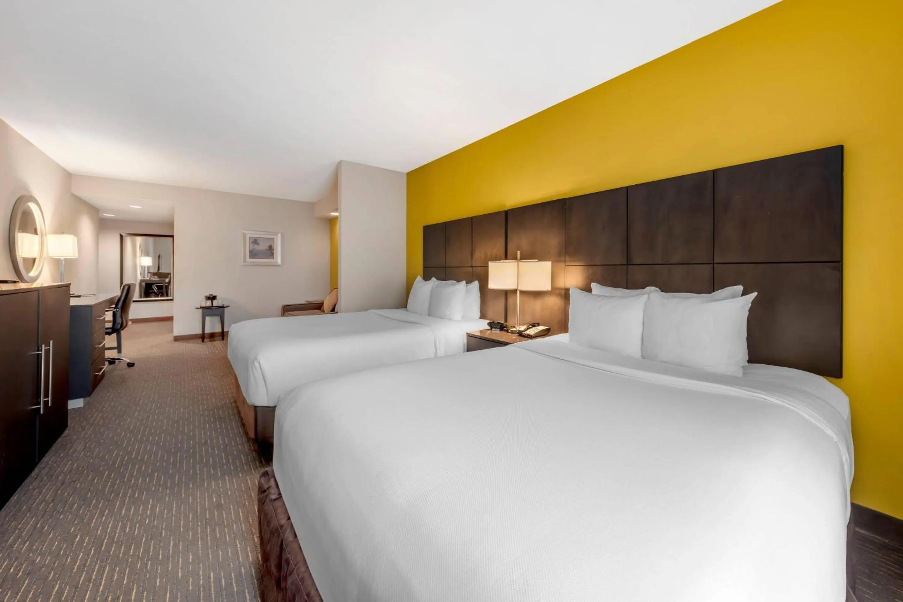 Bedroom, Bed in Comfort Suites Miami Airport North