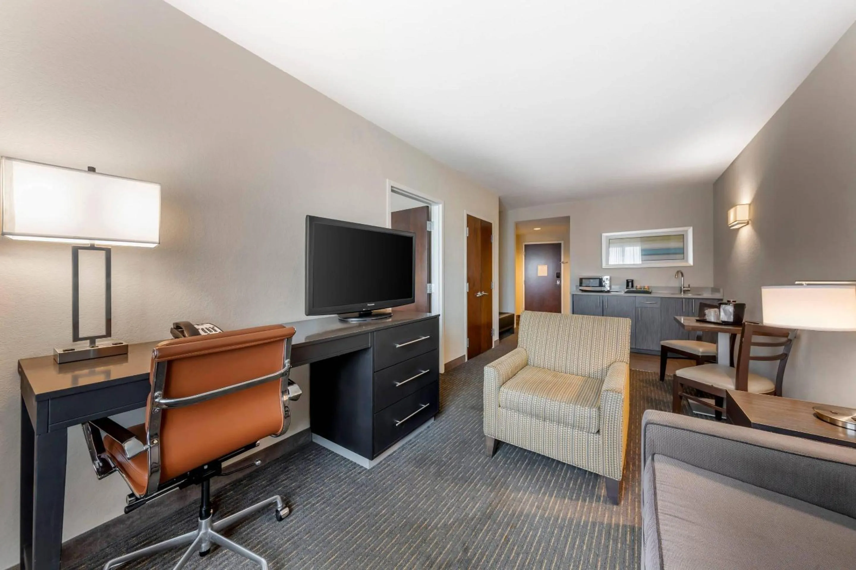 Bedroom in Comfort Suites Miami Airport North