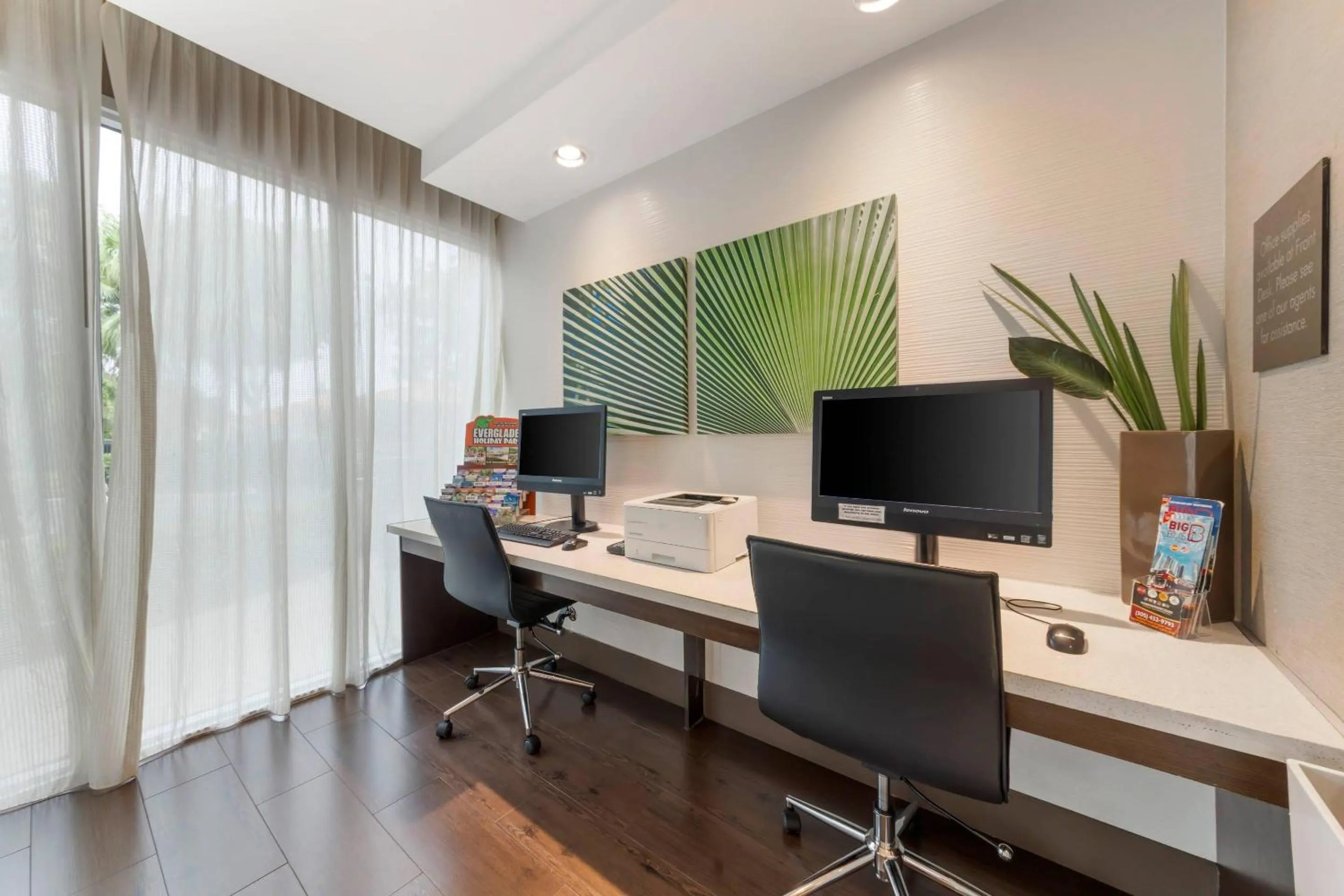 Business facilities in Comfort Suites Miami Airport North