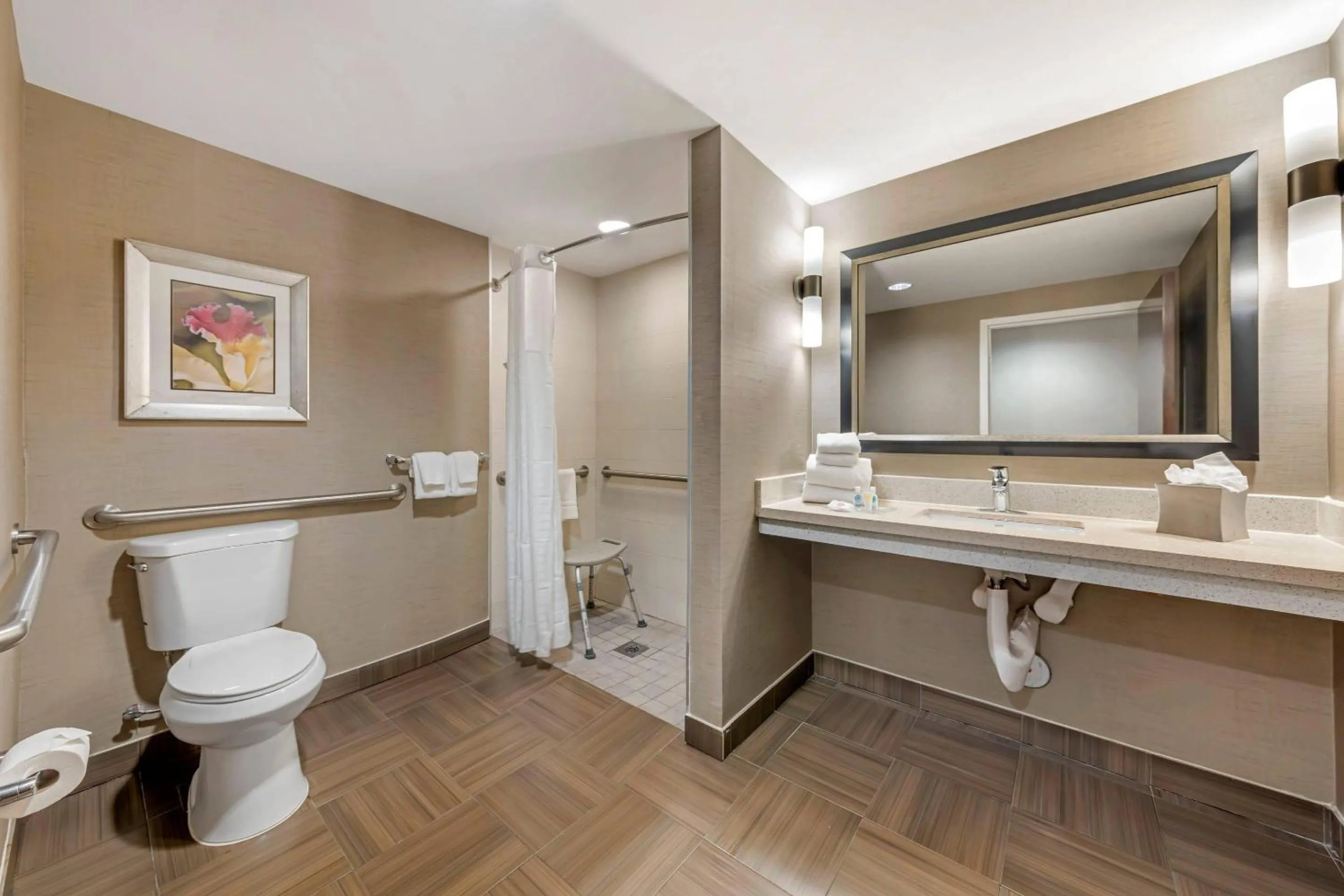 Bedroom in Comfort Suites Miami Airport North