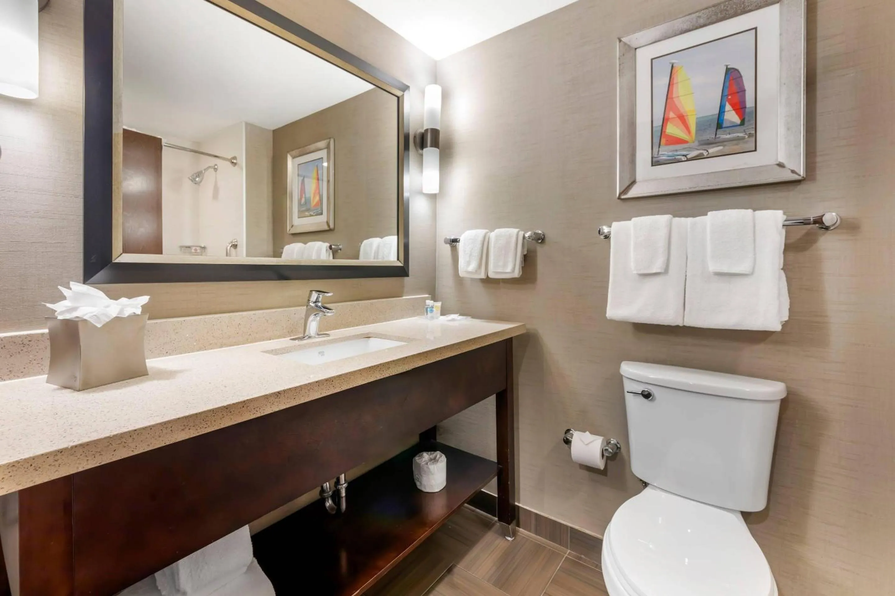 Bedroom in Comfort Suites Miami Airport North