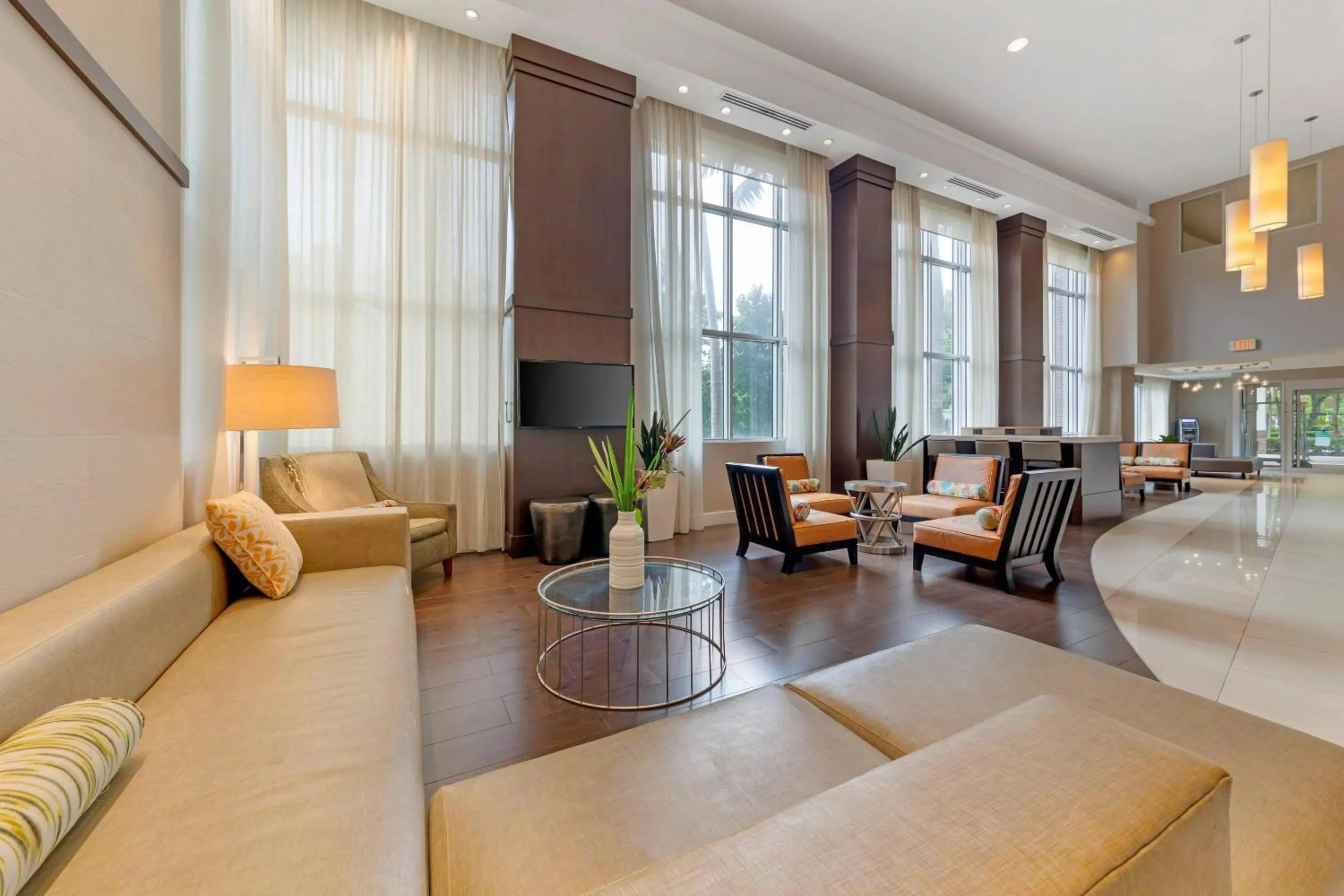 Lobby or reception in Comfort Suites Miami Airport North