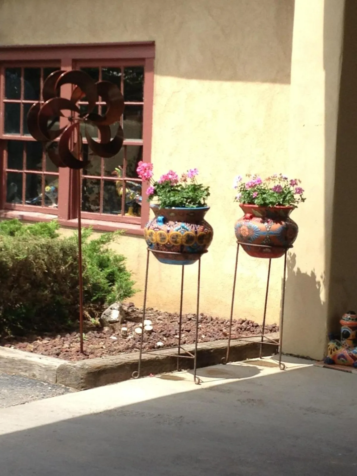 Facade/entrance in El Pueblo Lodge