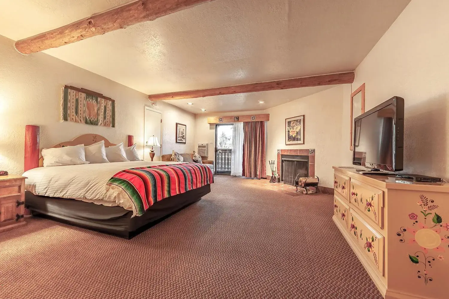 King Room in El Pueblo Lodge King Room in El Pueblo Lodge