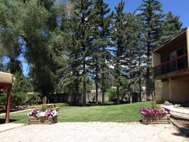 Area and facilities in El Pueblo Lodge