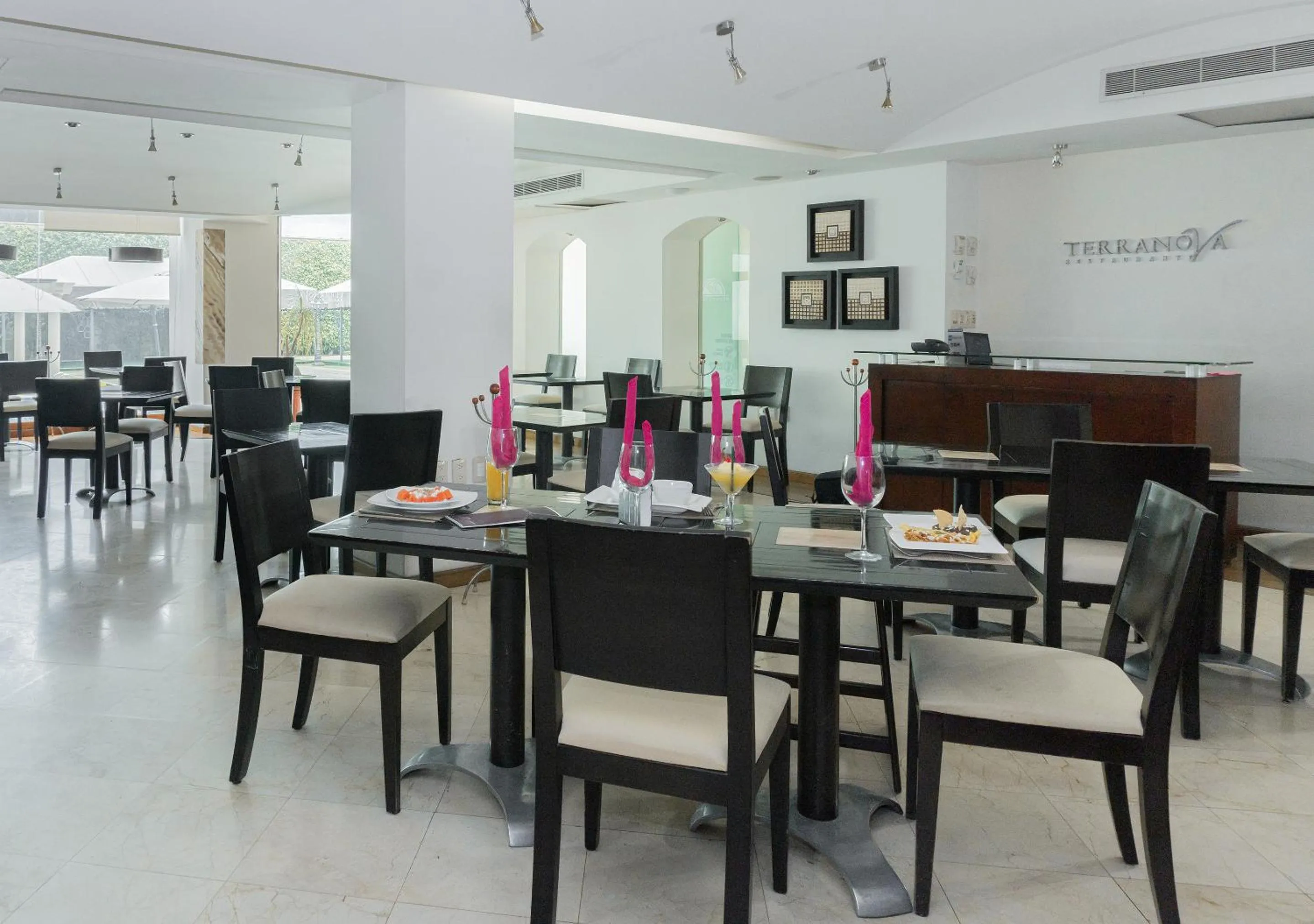 Restaurant/places to eat in Hotel Victoria Poza Rica by Brahma