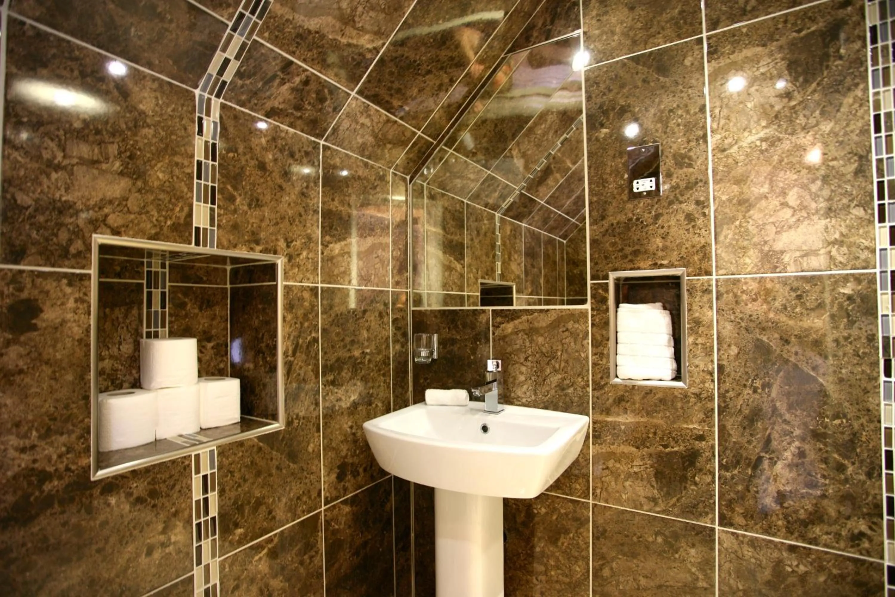 Bathroom in The White Hart