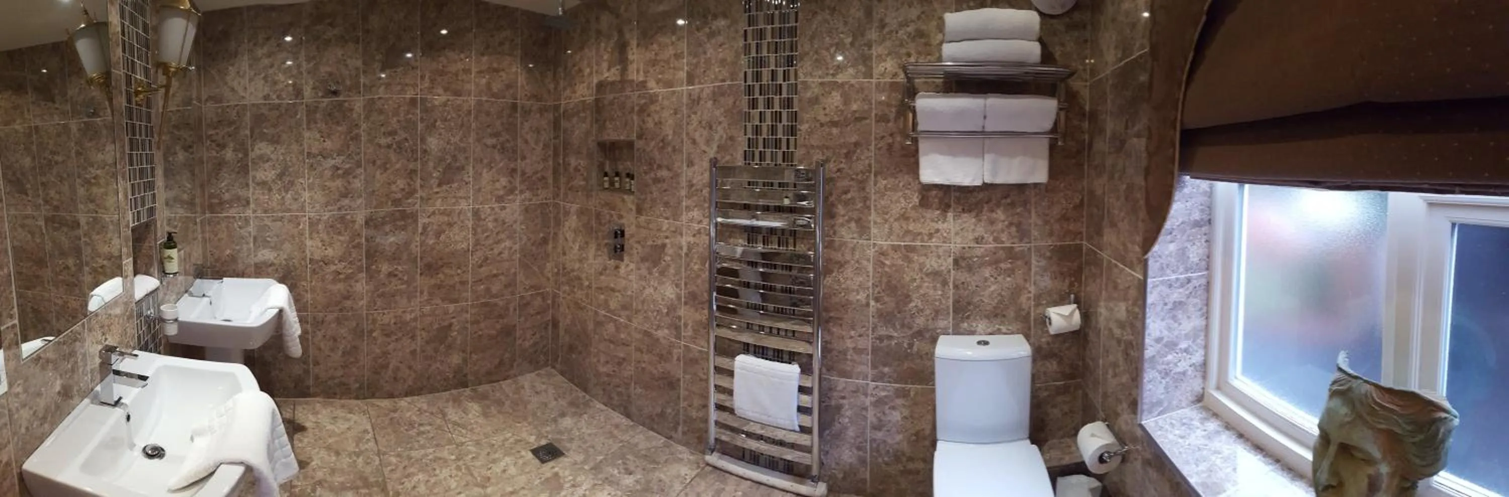 Bathroom in The White Hart