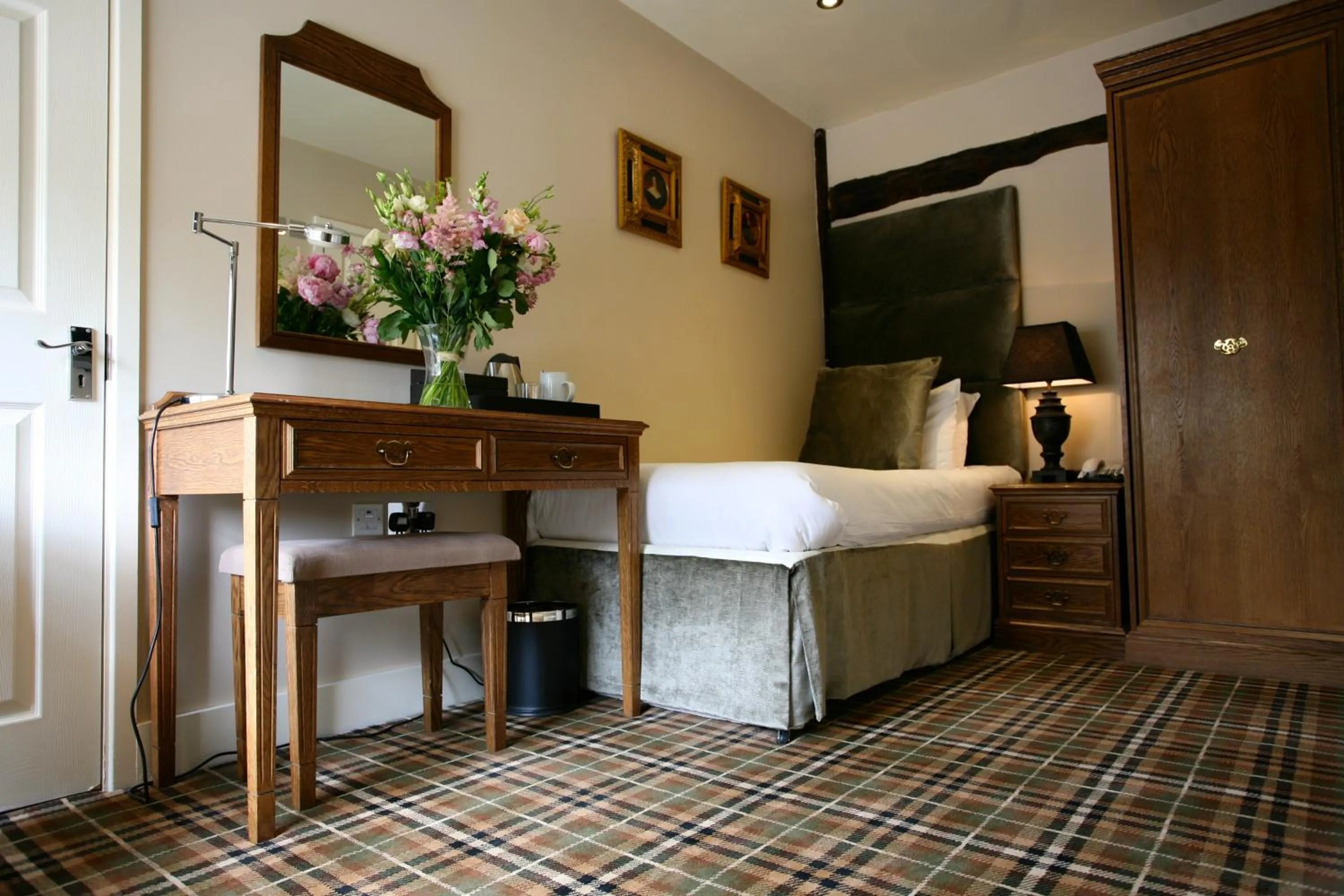 Bedroom, Bed in The White Hart