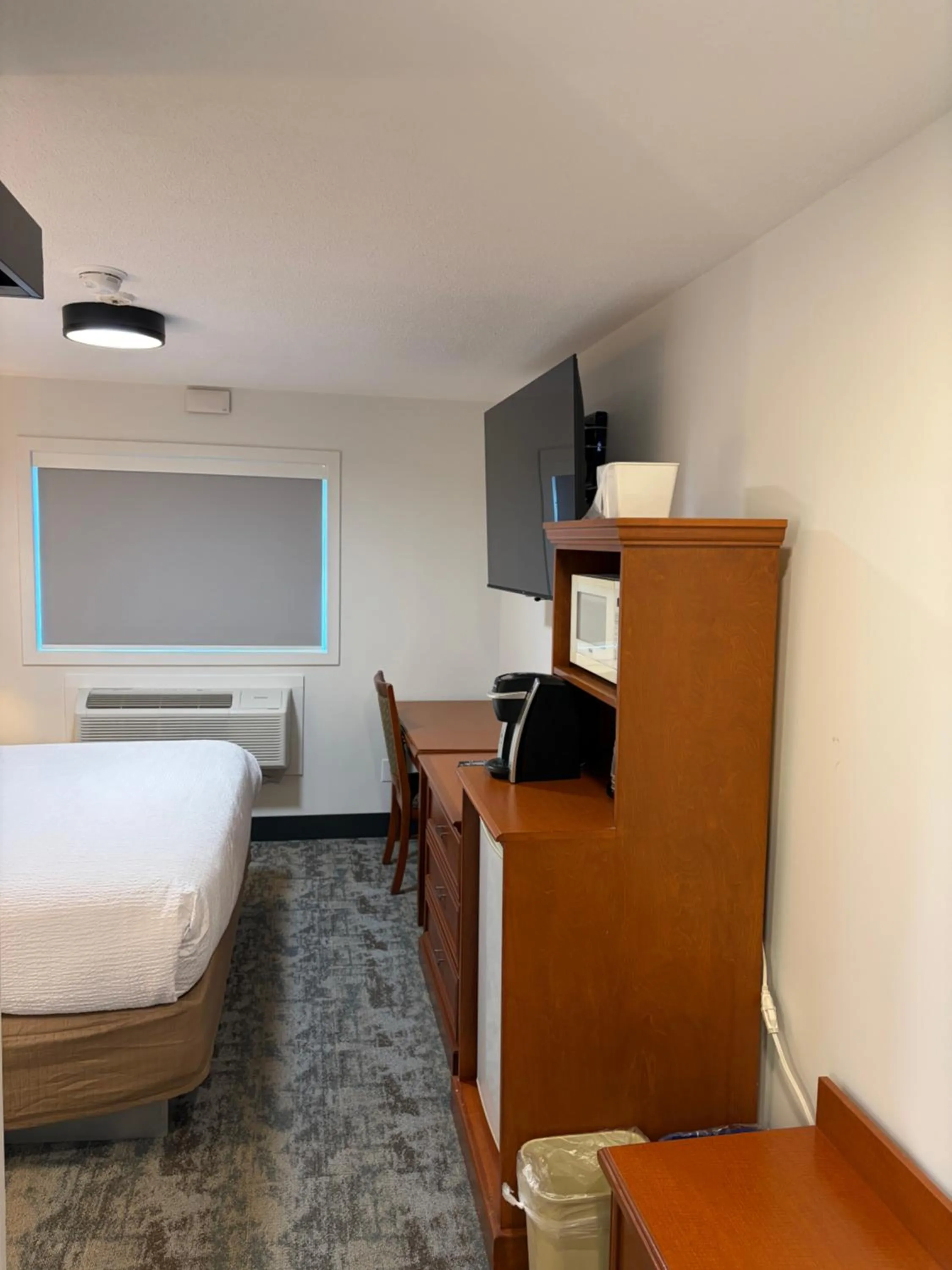 Photo of the whole room, Bed in Travelodge by Wyndham Langley