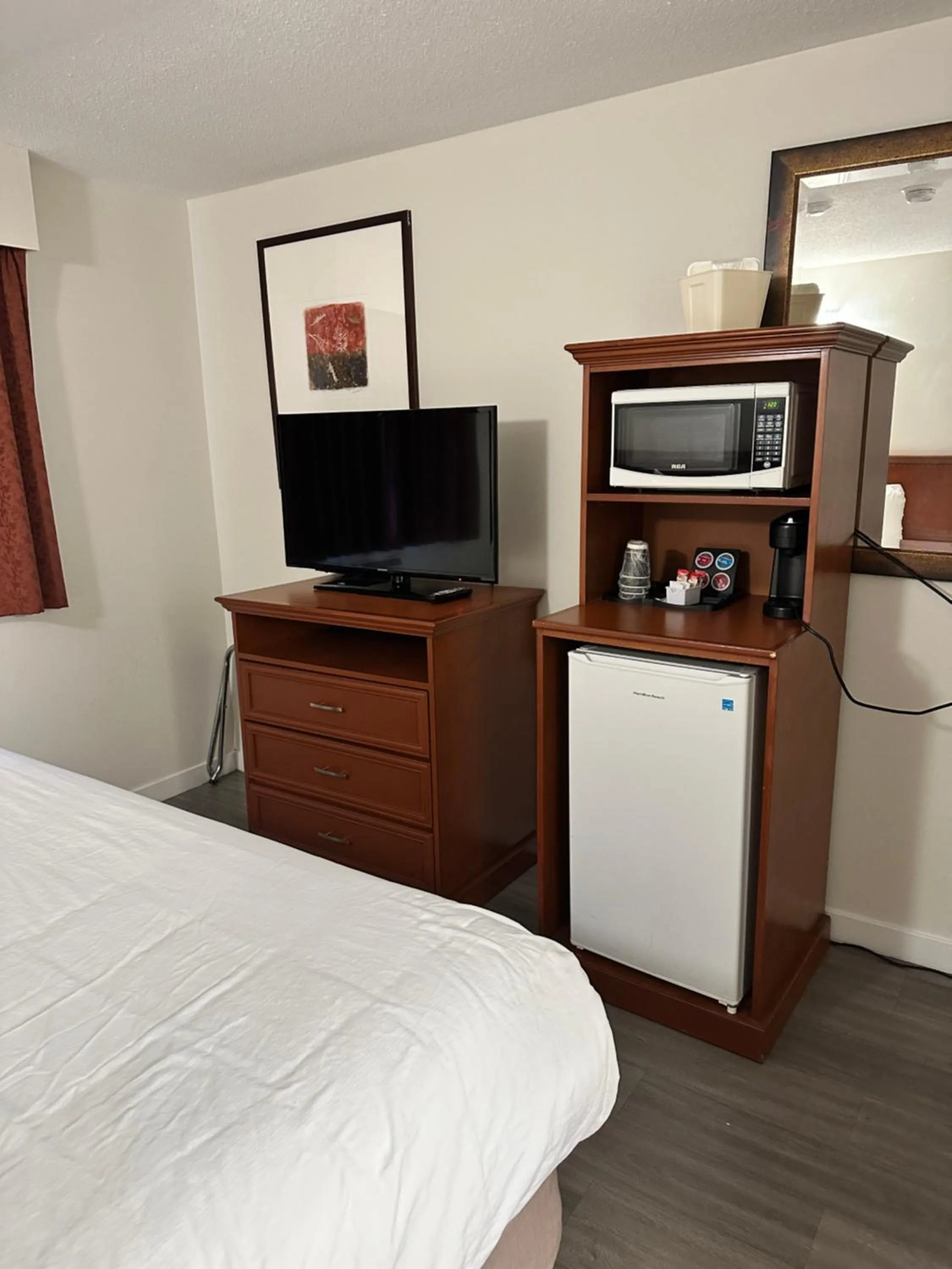 microwave, Bed in Travelodge by Wyndham Langley