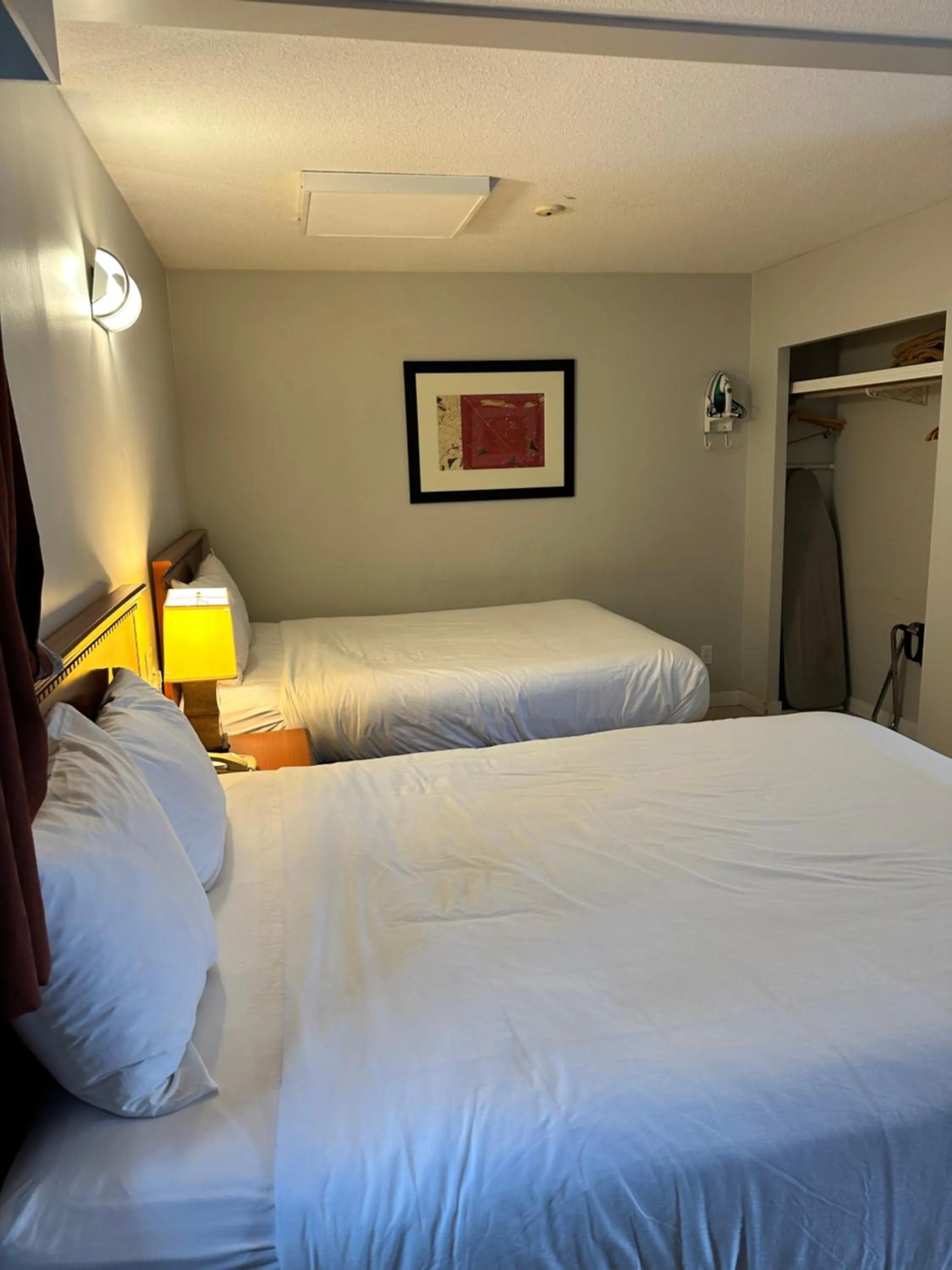 Bedroom, Bed in Travelodge by Wyndham Langley