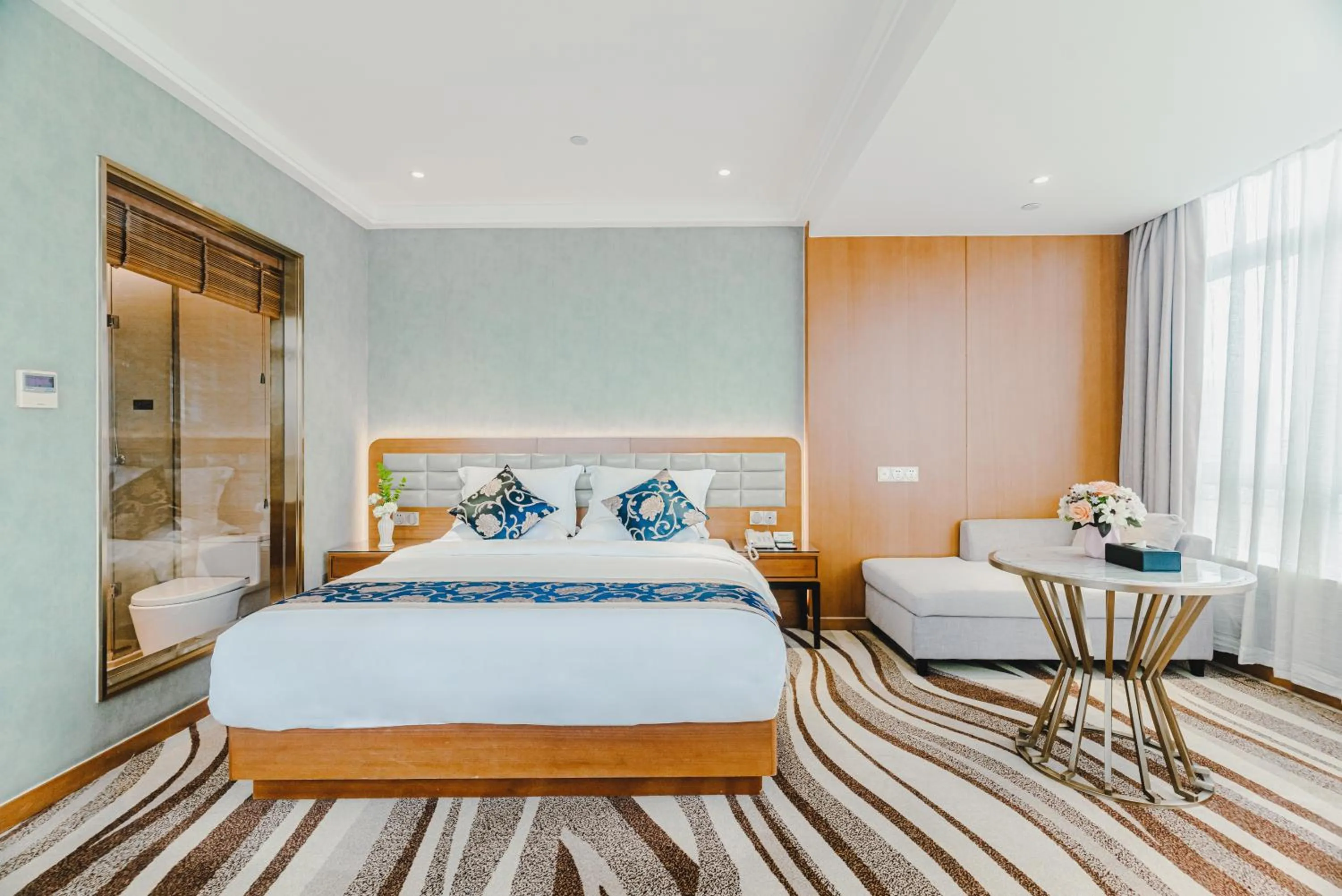 Bed in Wenzhou Hangbin International Hotel