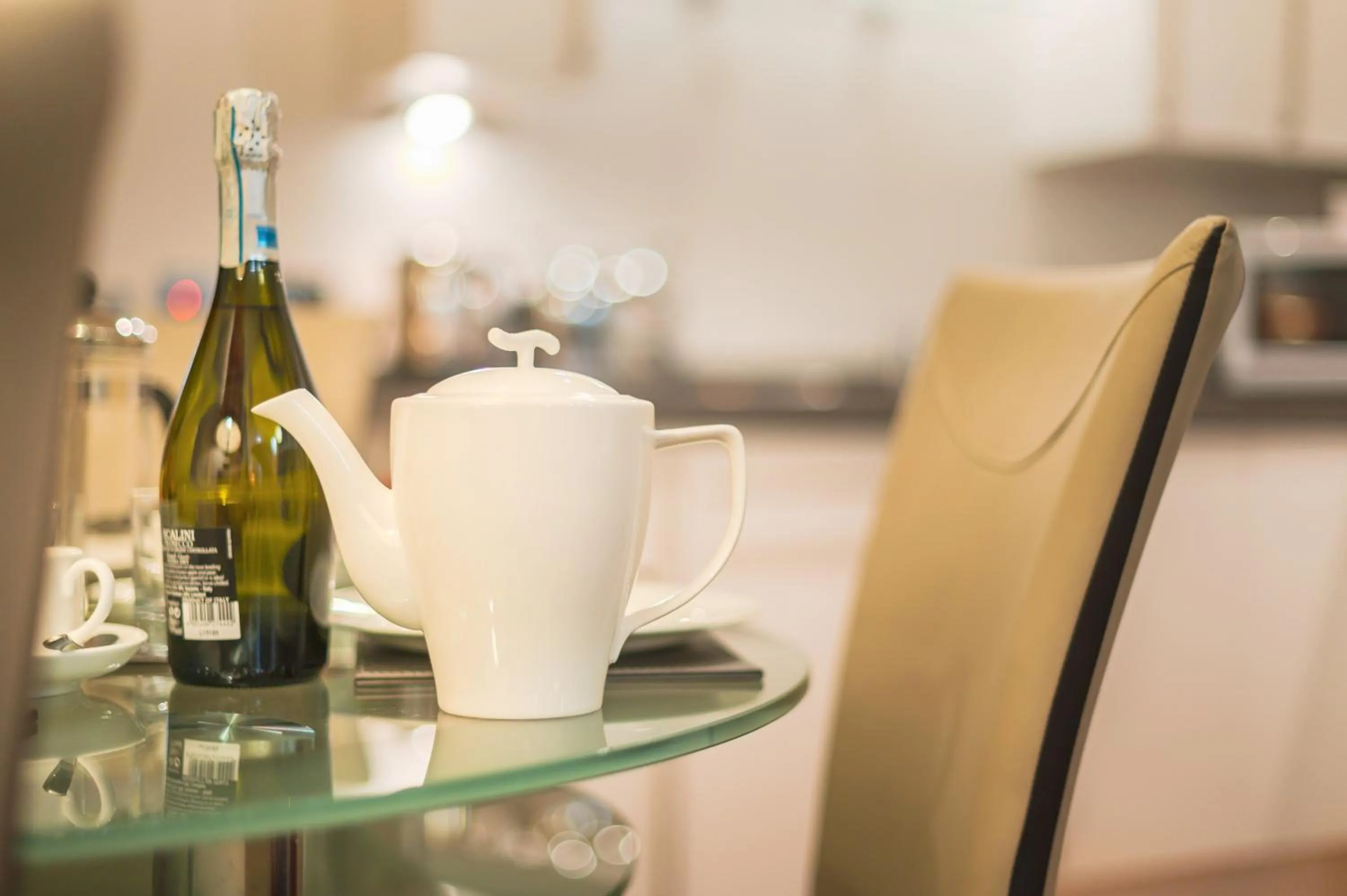 Coffee/tea facilities in Highland Apartments by Mansley