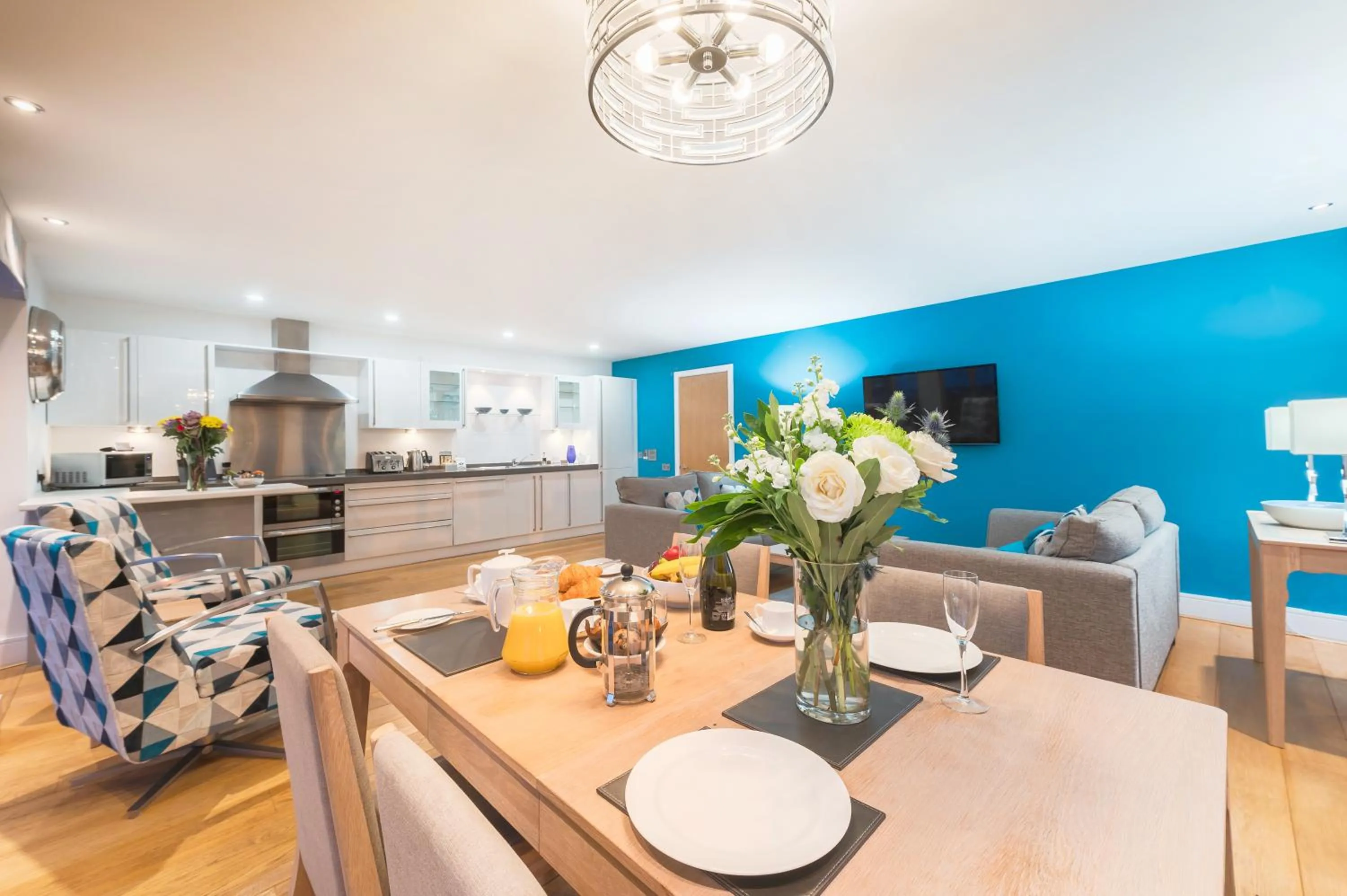 Dining area in Highland Apartments by Mansley
