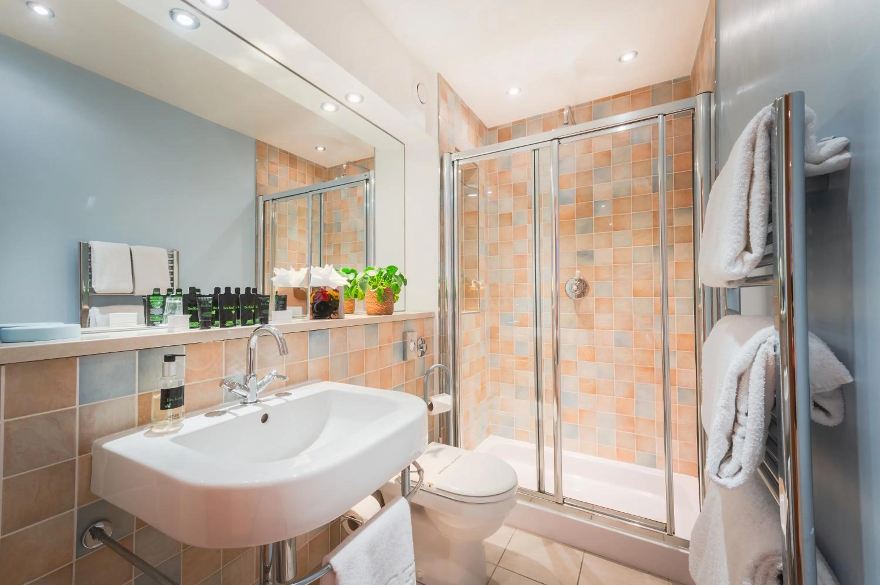 Bathroom in Highland Apartments by Mansley