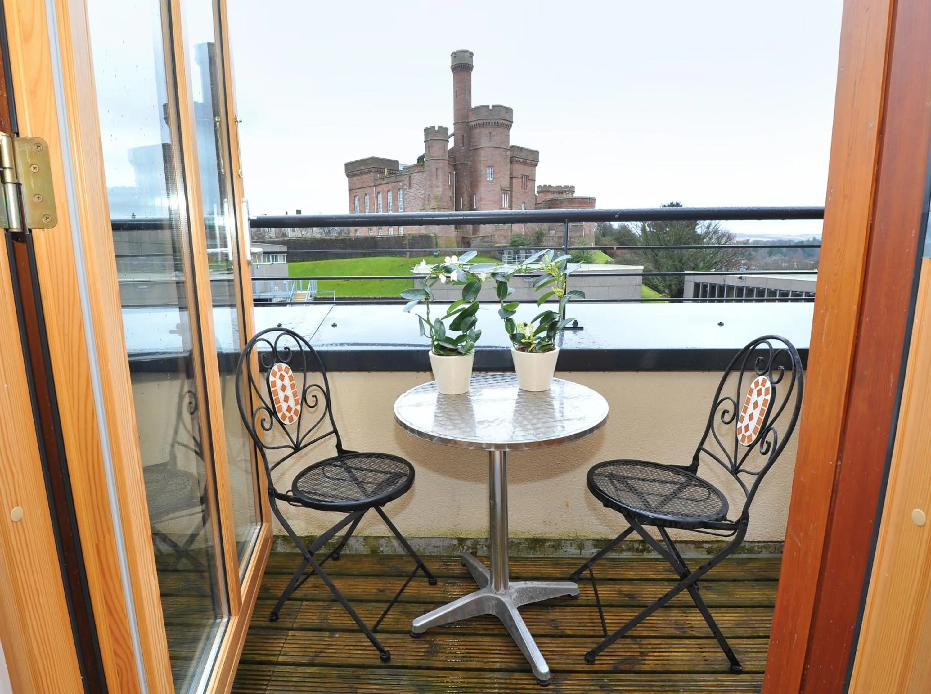 Balcony/Terrace in Highland Apartments by Mansley
