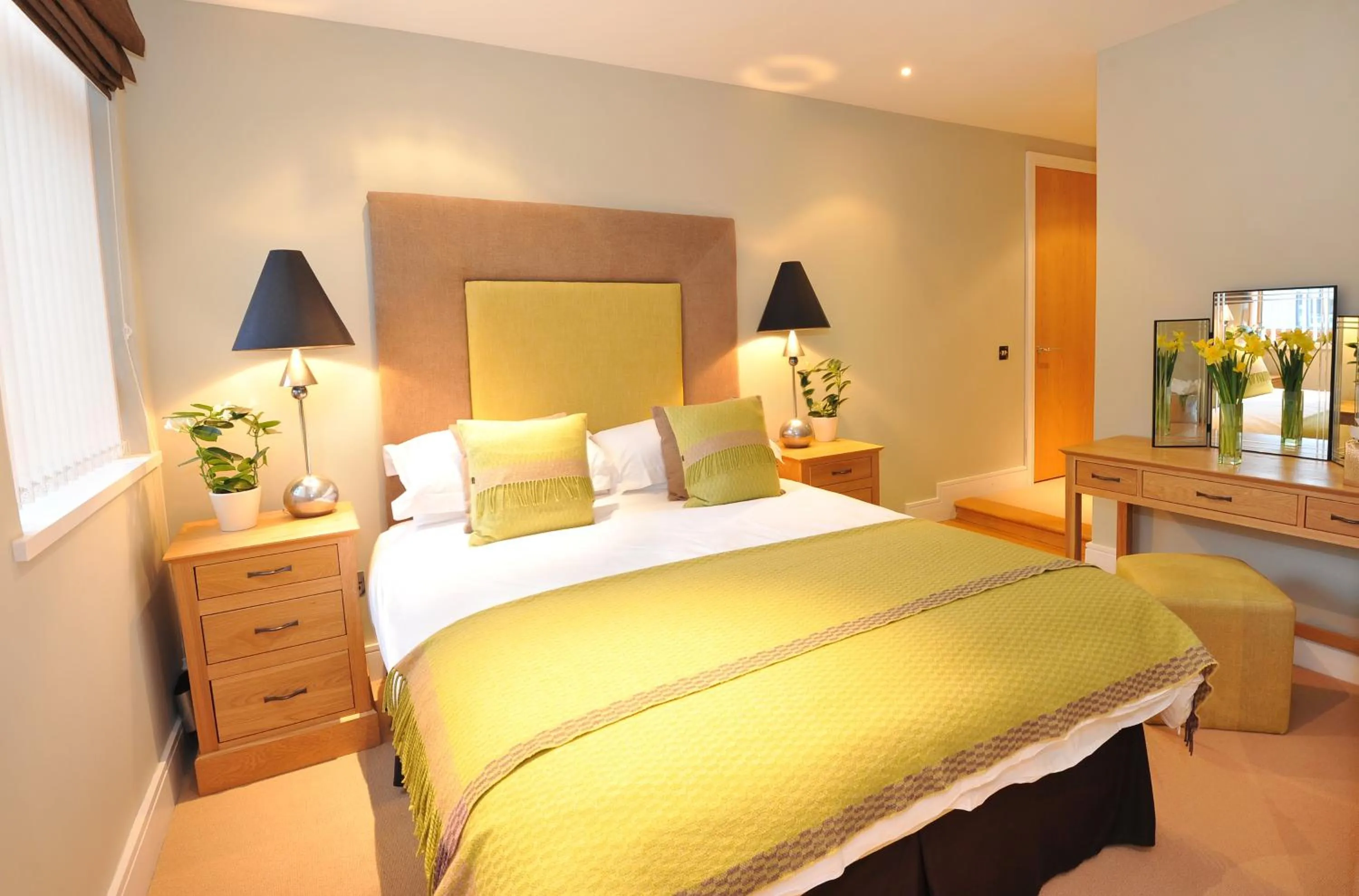 Bedroom, Bed in Highland Apartments by Mansley