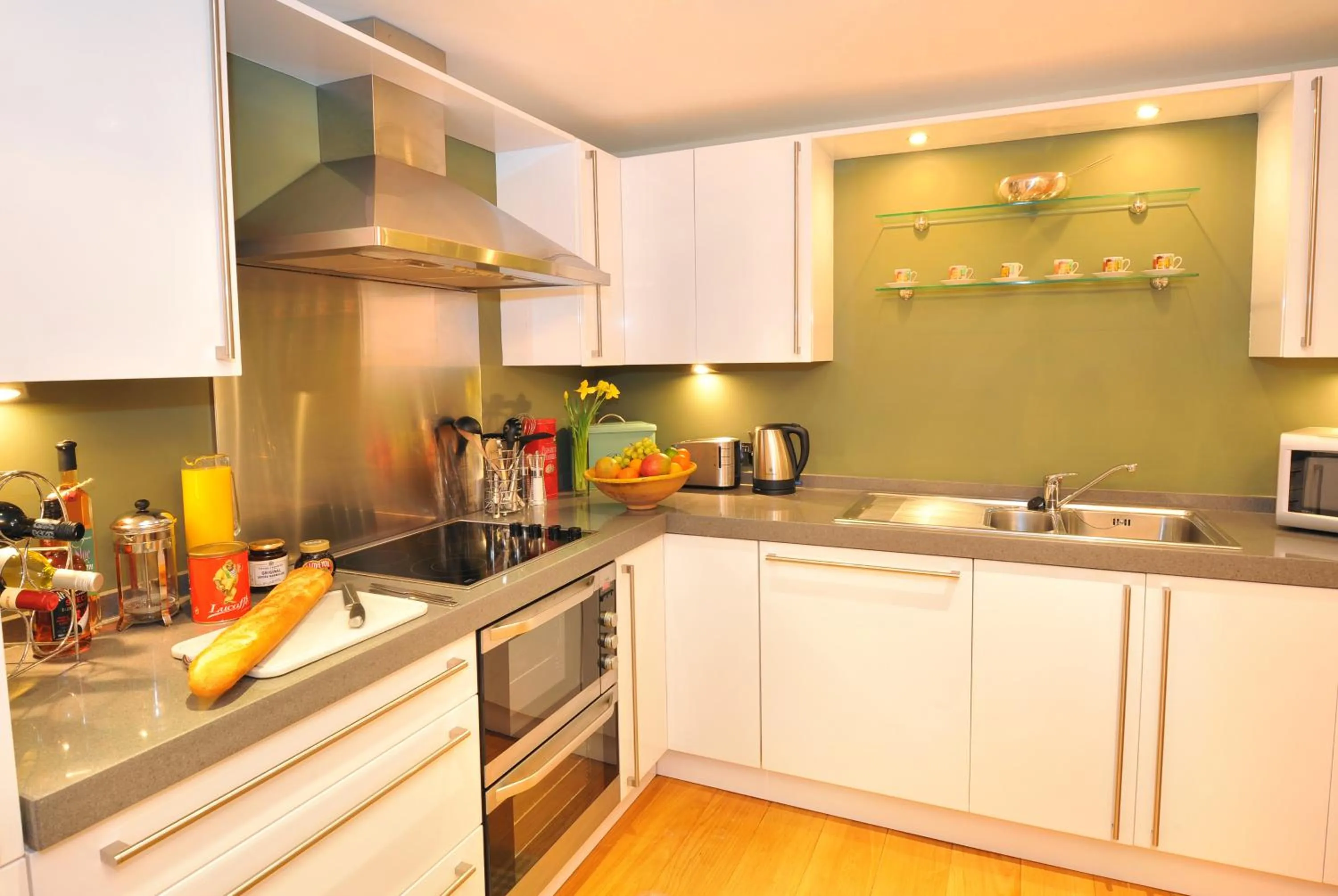 Kitchen or kitchenette in Highland Apartments by Mansley