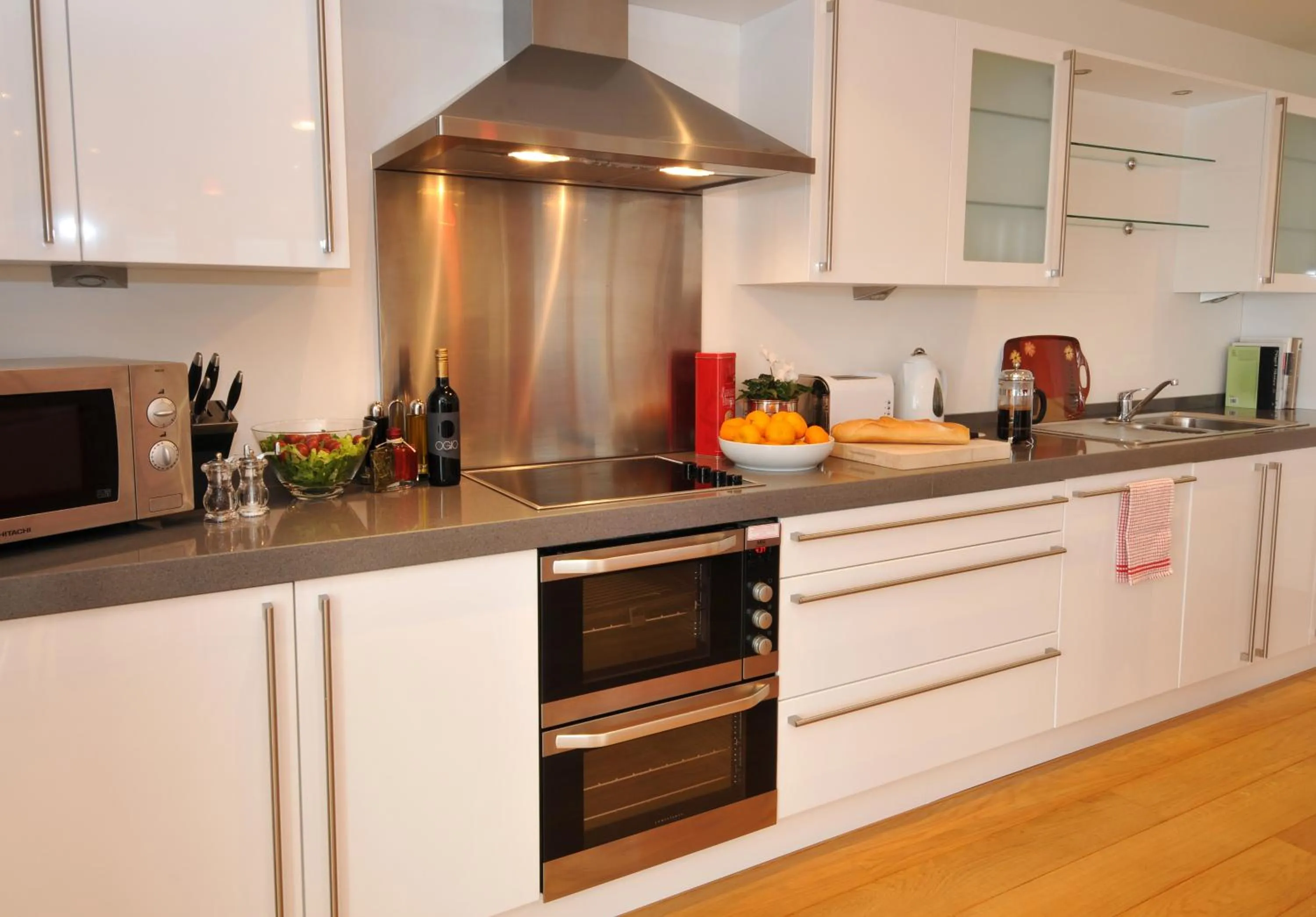 Kitchen or kitchenette in Highland Apartments by Mansley