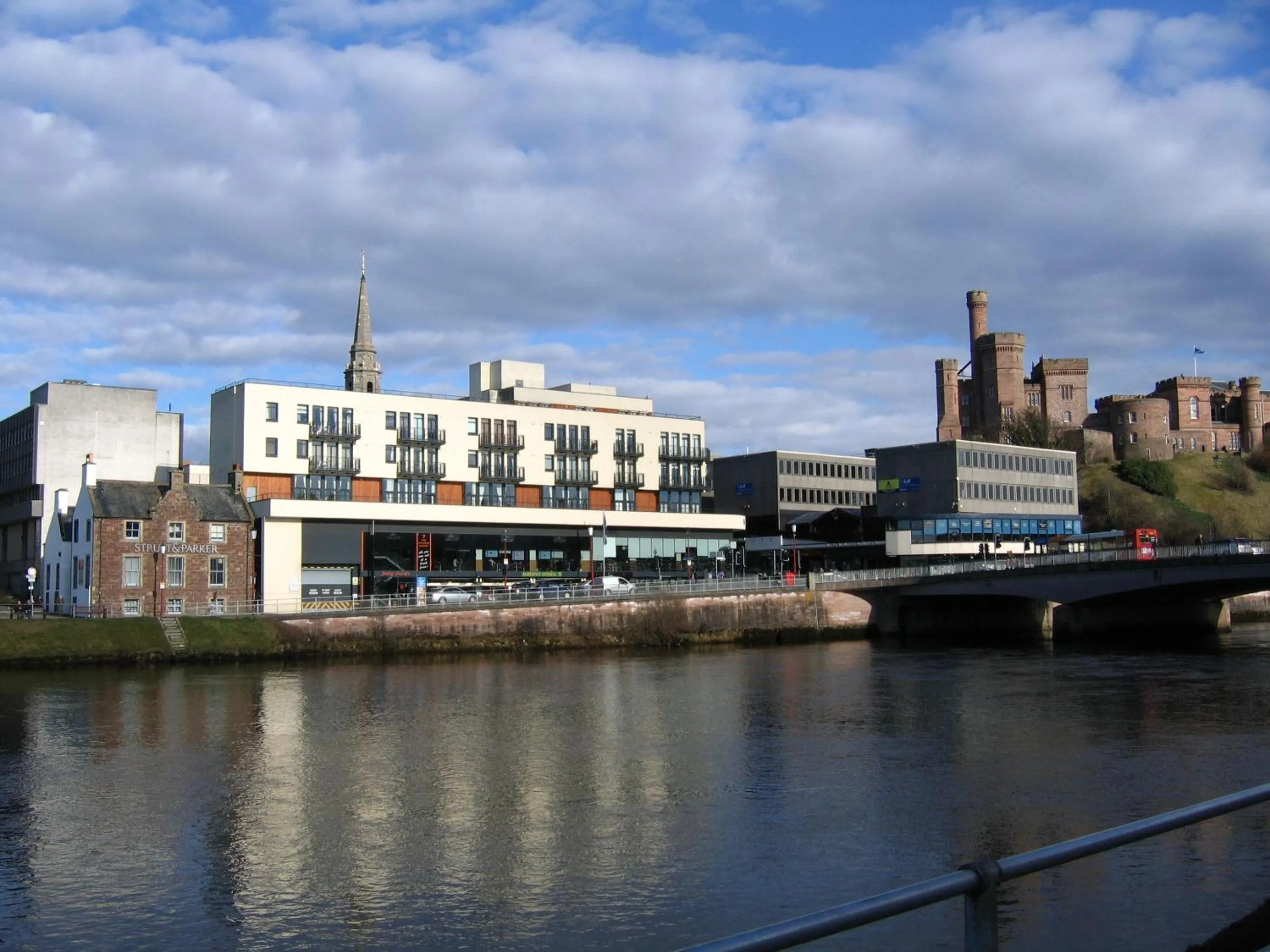 Area and facilities in Highland Apartments by Mansley