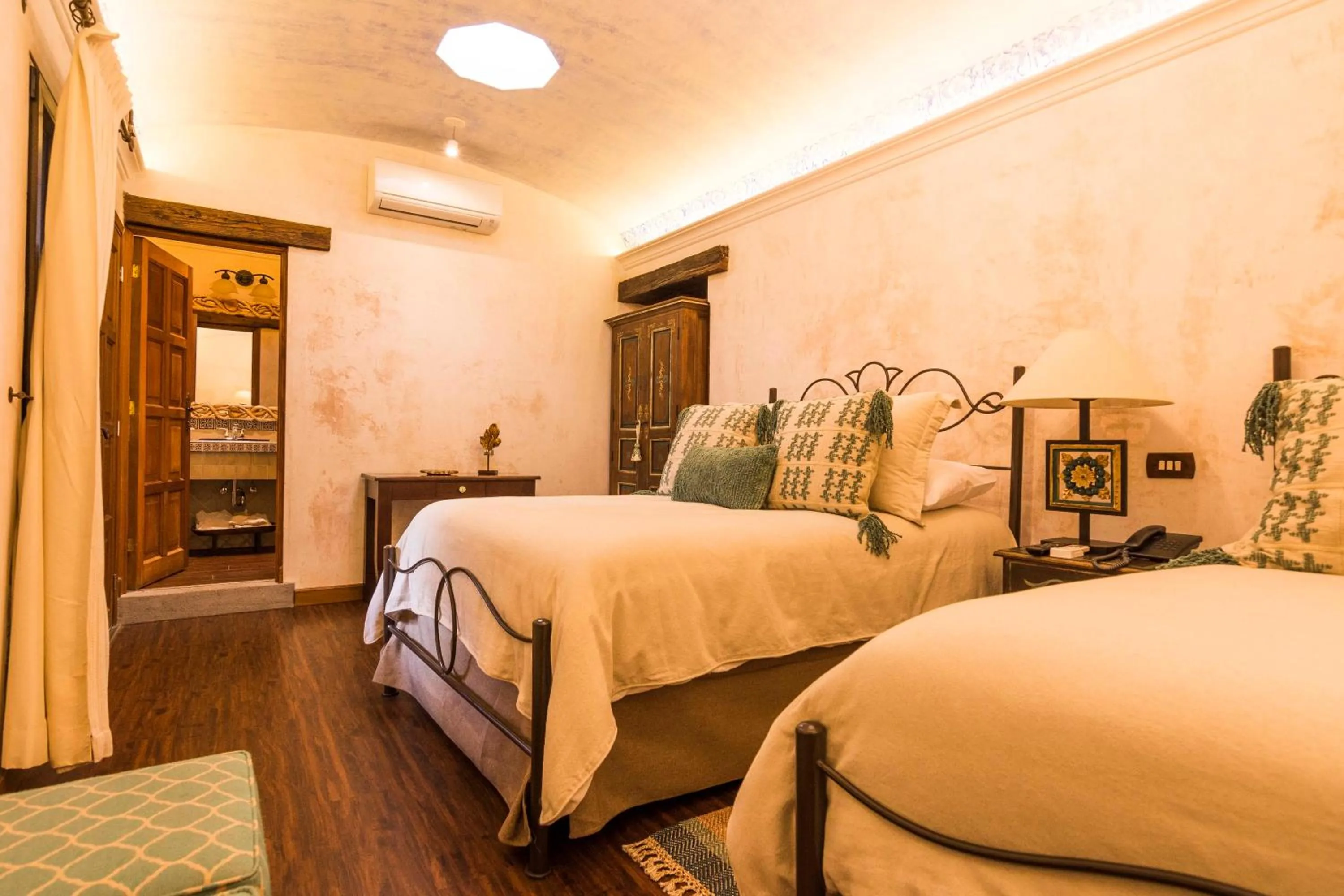 Bed in Los Pasos Boutique Hotel & Spa