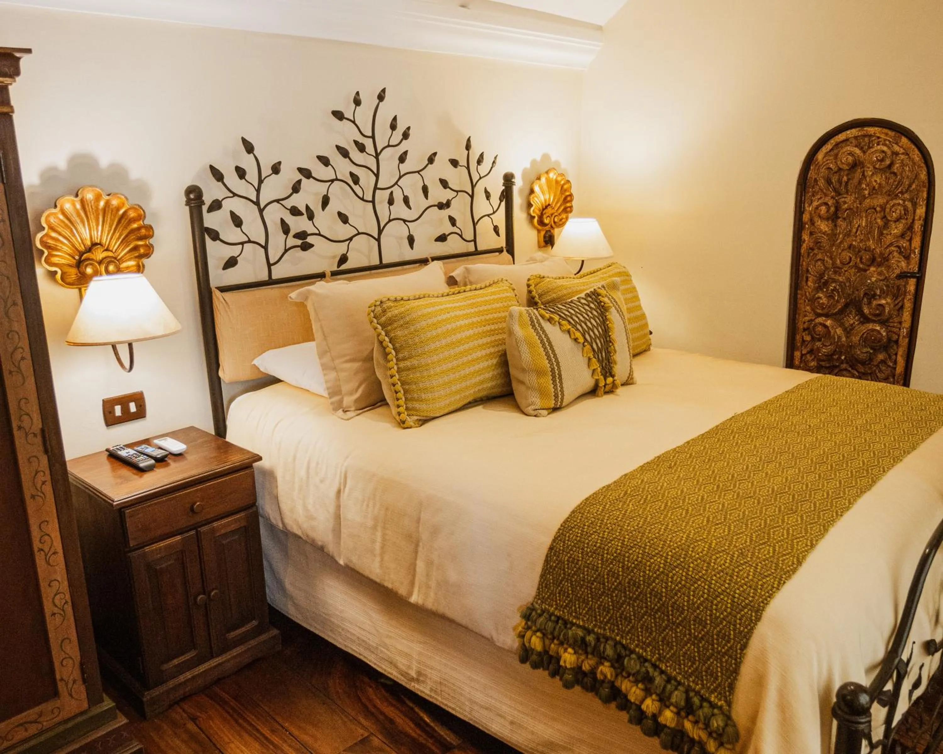 Bed in Los Pasos Boutique Hotel & Spa