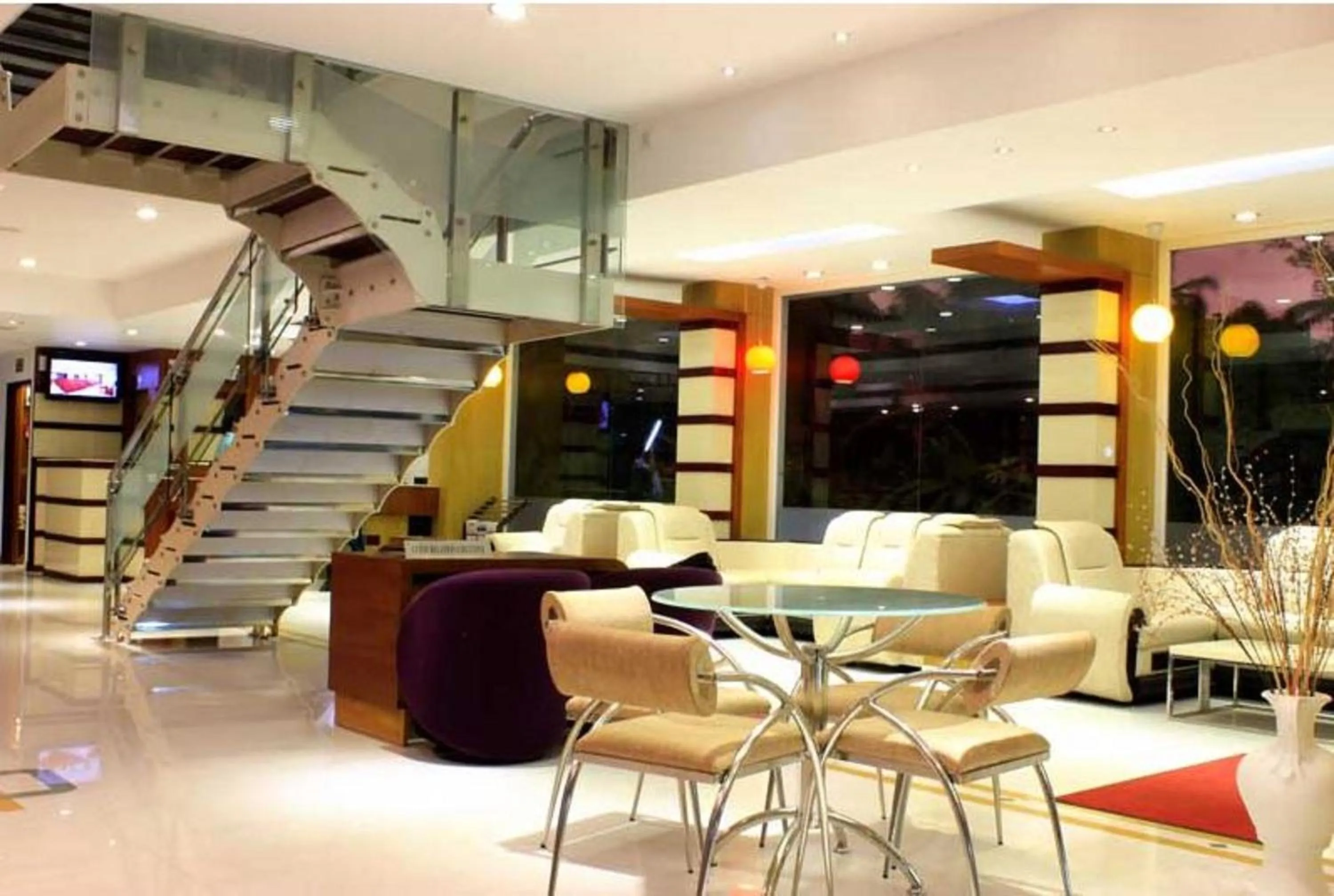 Lobby or reception in NM Royale County