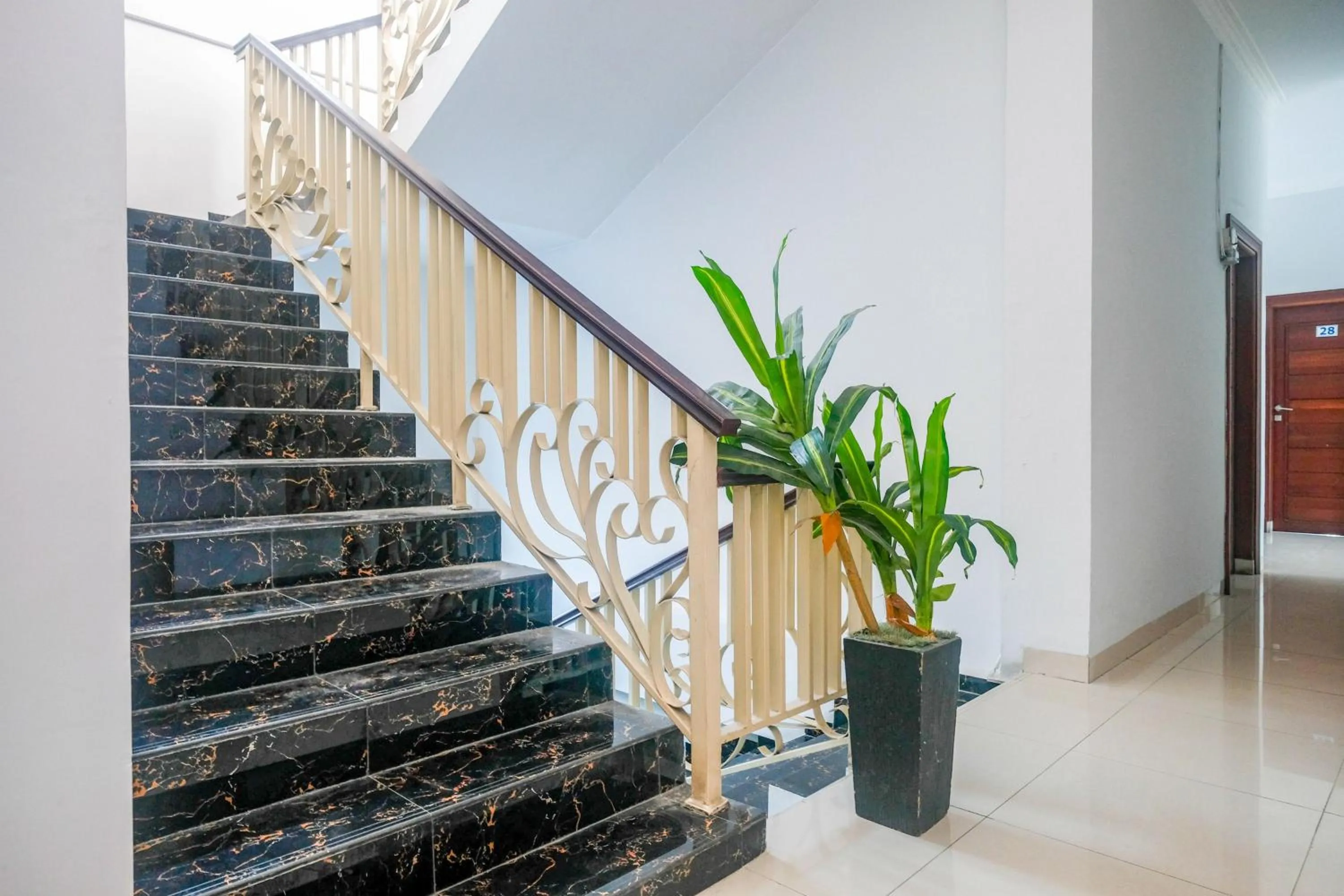 RedDoorz near Hermes Place Polonia Medan