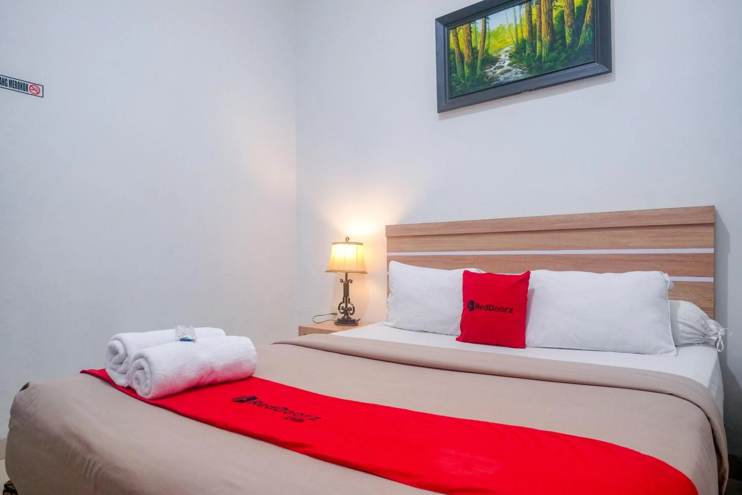 Bed in RedDoorz near Hermes Place Polonia Medan