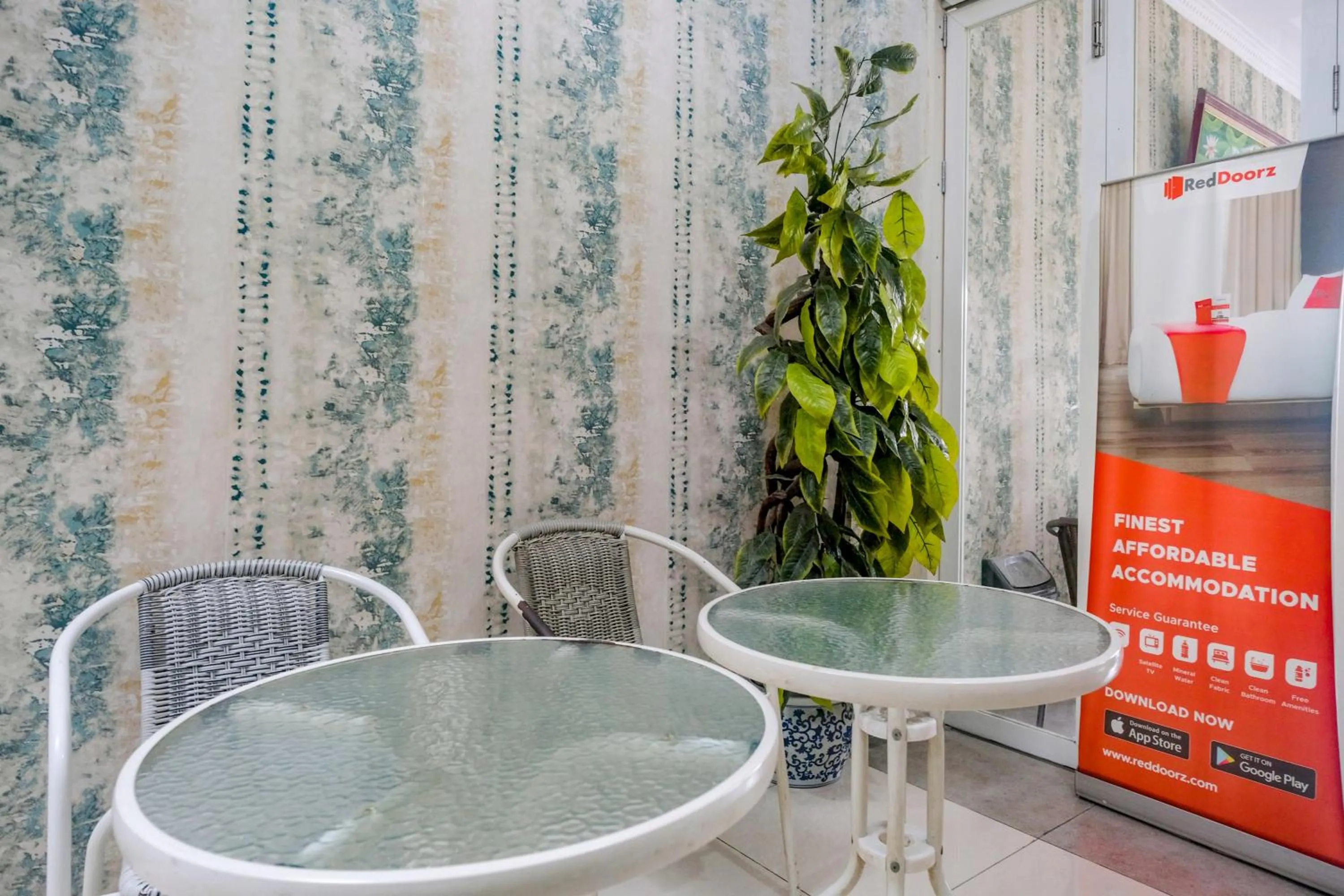 RedDoorz near Hermes Place Polonia Medan