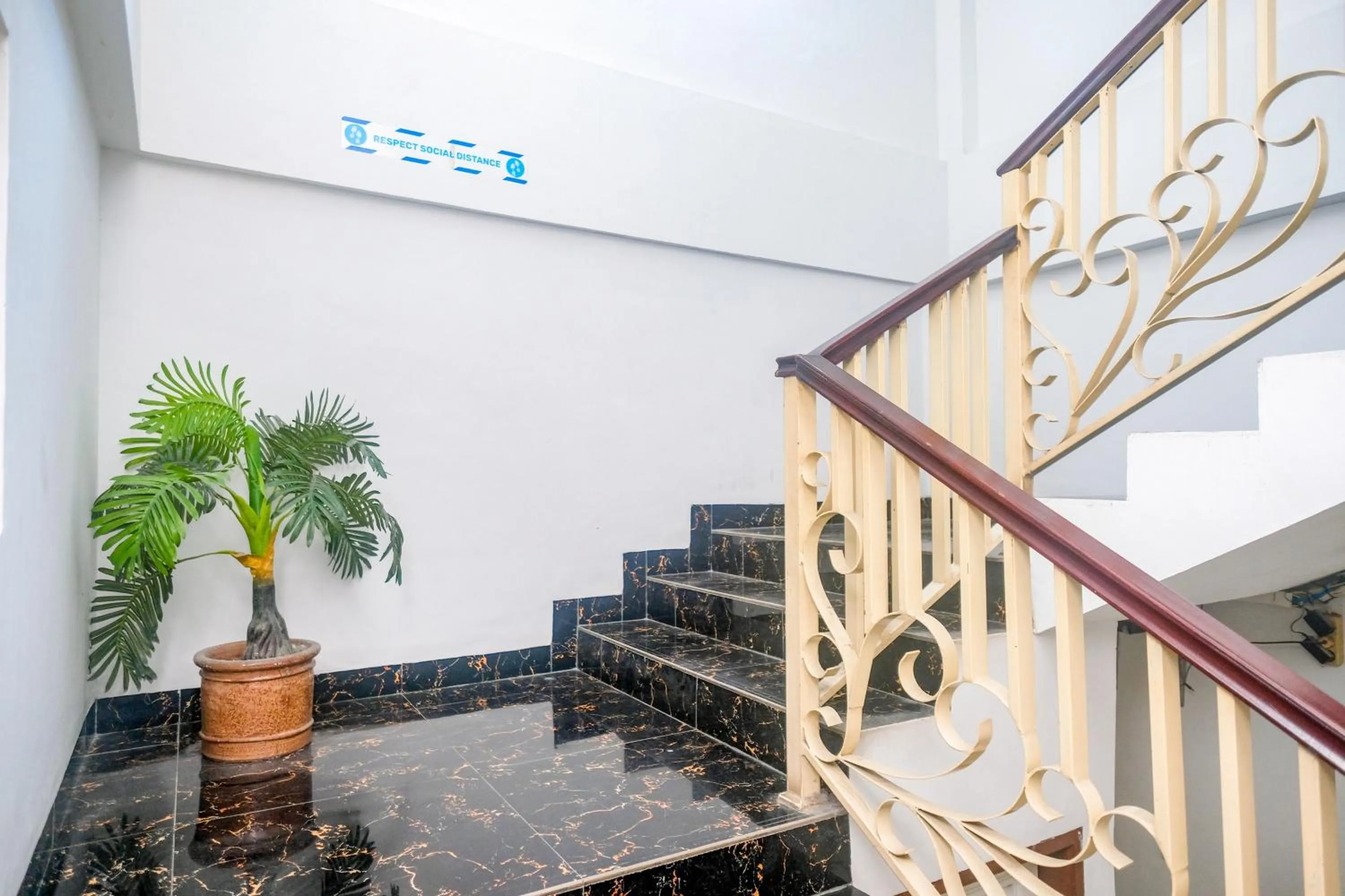 RedDoorz near Hermes Place Polonia Medan