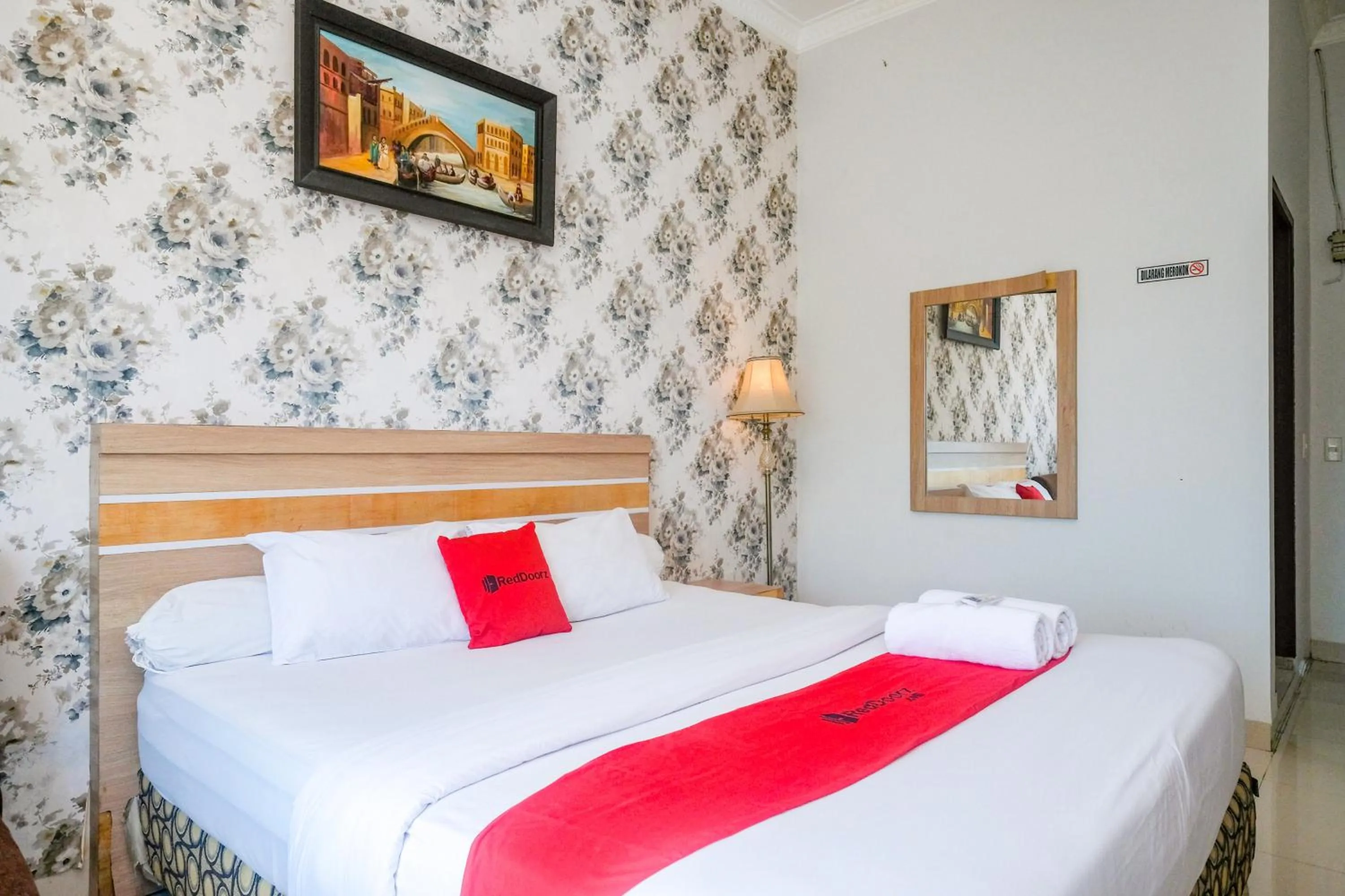 Bed in RedDoorz near Hermes Place Polonia Medan