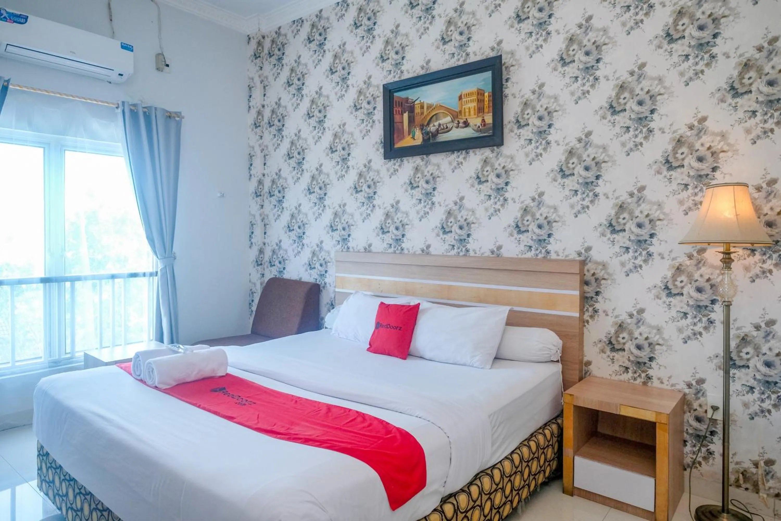 Bed in RedDoorz near Hermes Place Polonia Medan