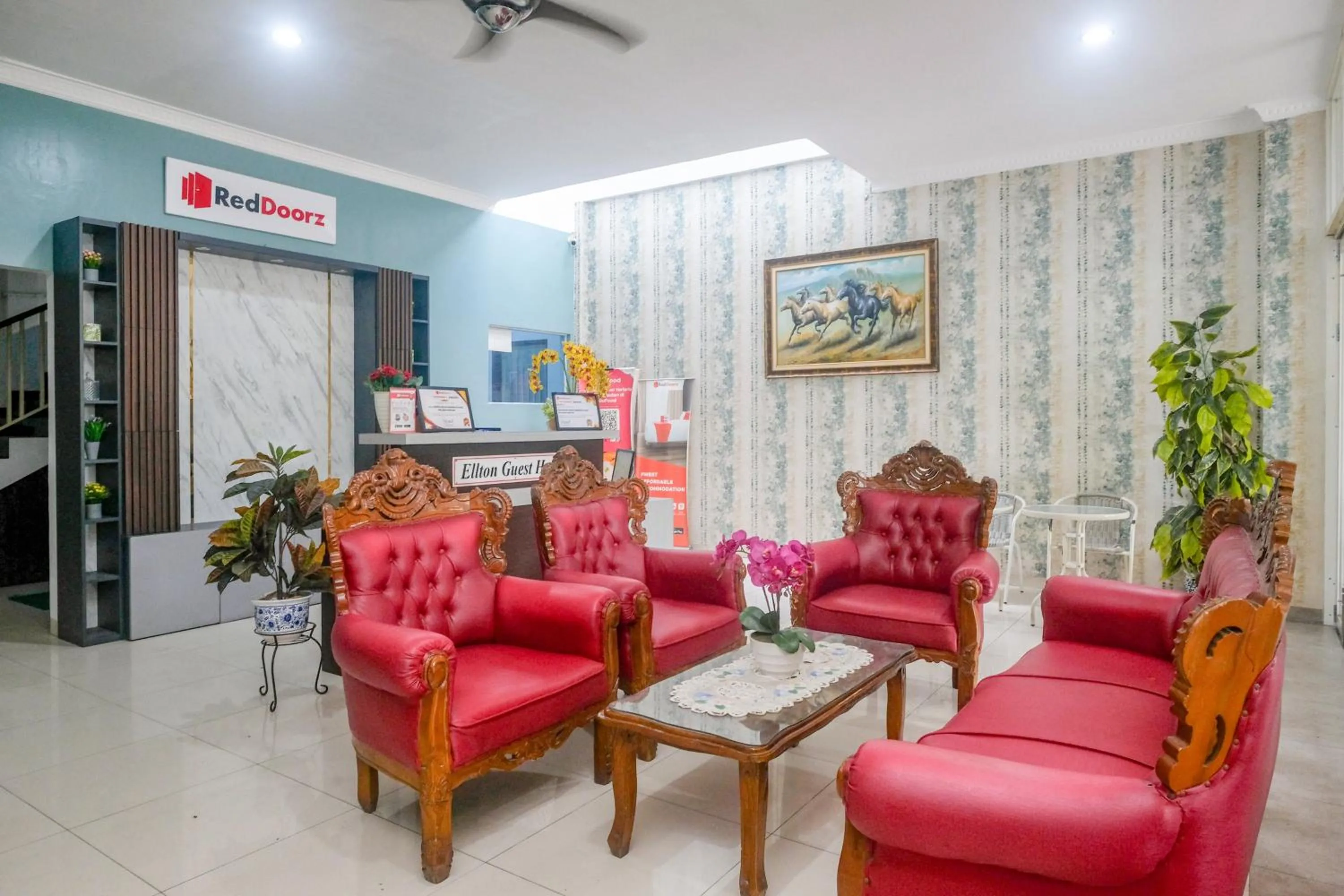 RedDoorz near Hermes Place Polonia Medan