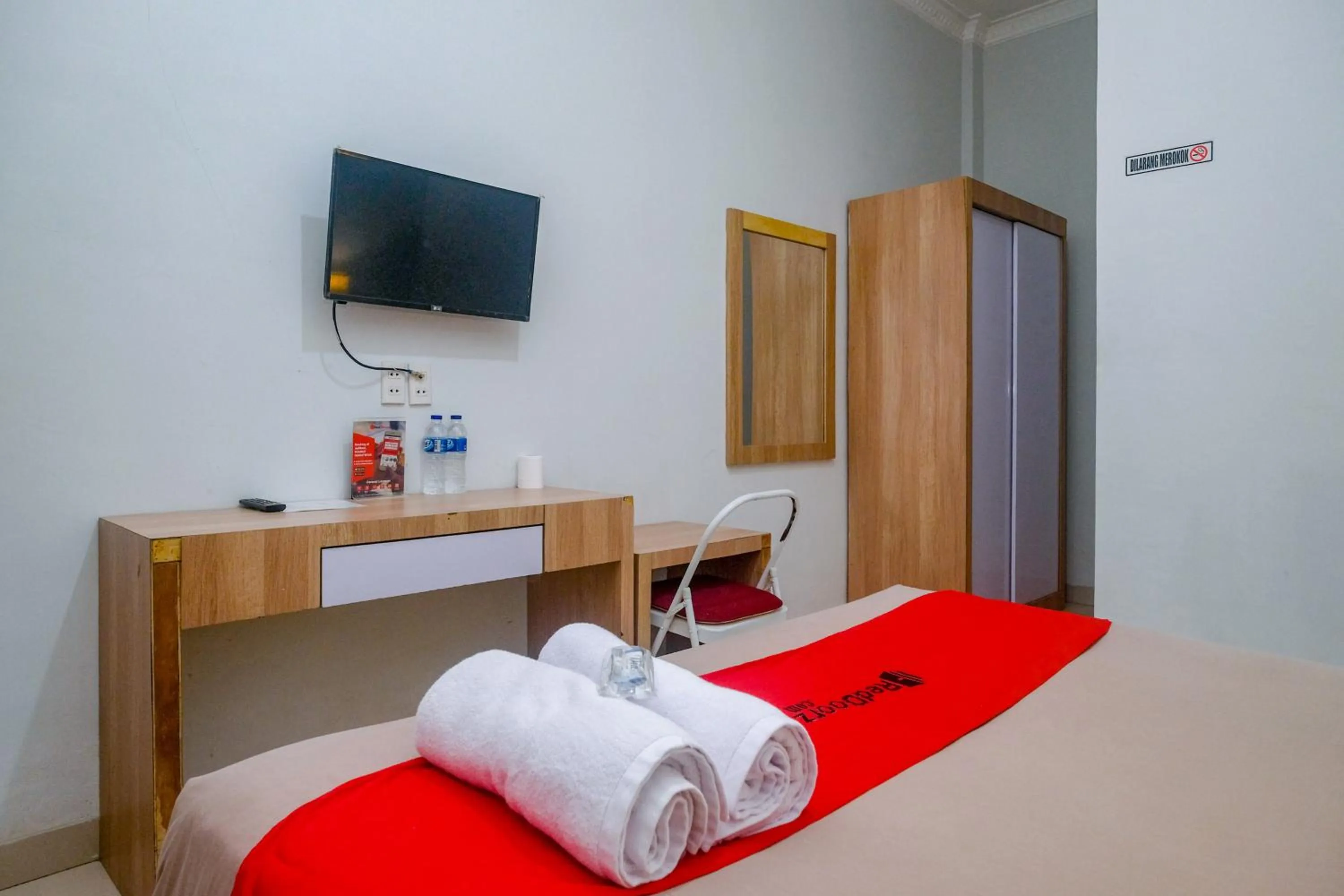 Bed in RedDoorz near Hermes Place Polonia Medan