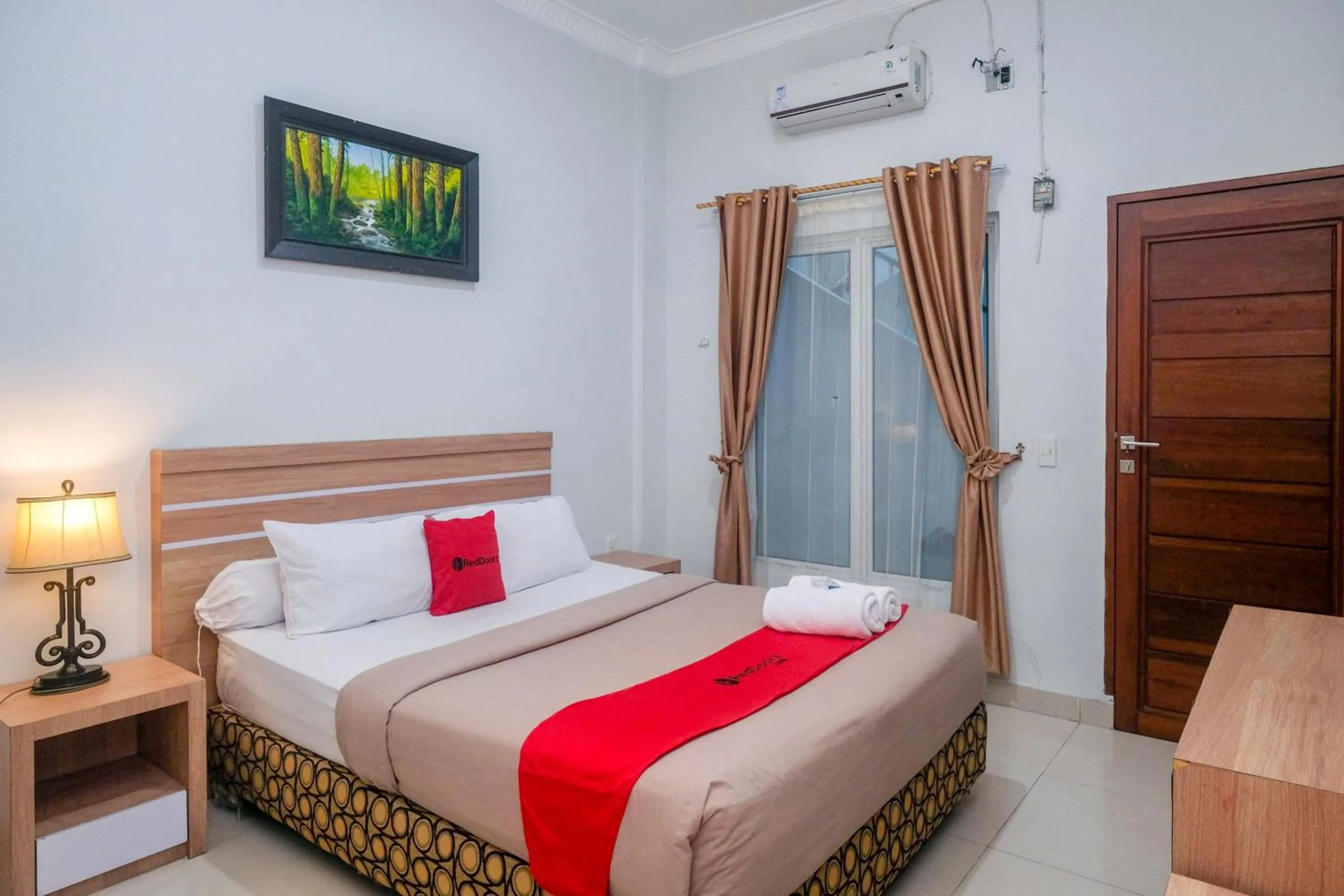 Bed in RedDoorz near Hermes Place Polonia Medan