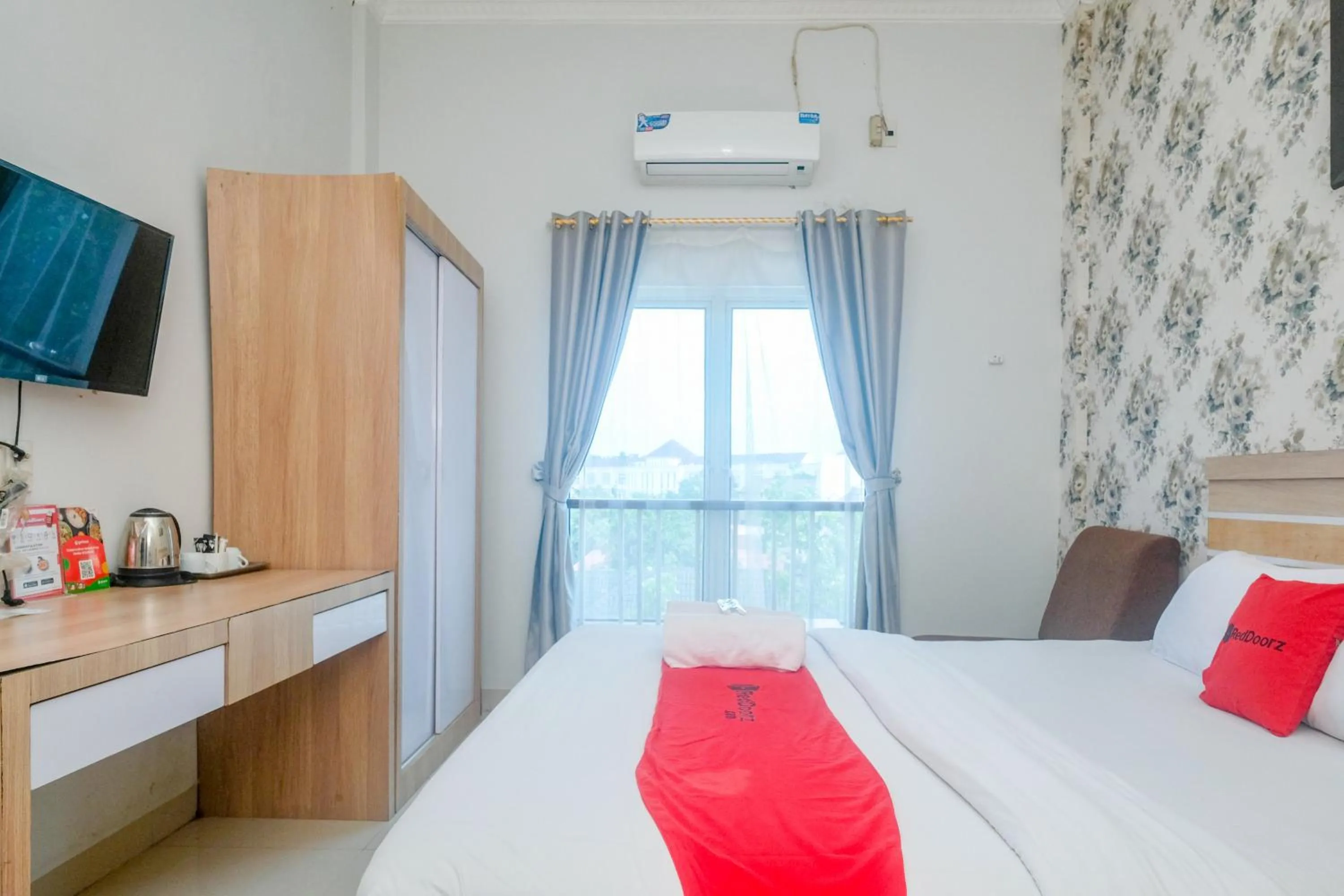 Bed in RedDoorz near Hermes Place Polonia Medan