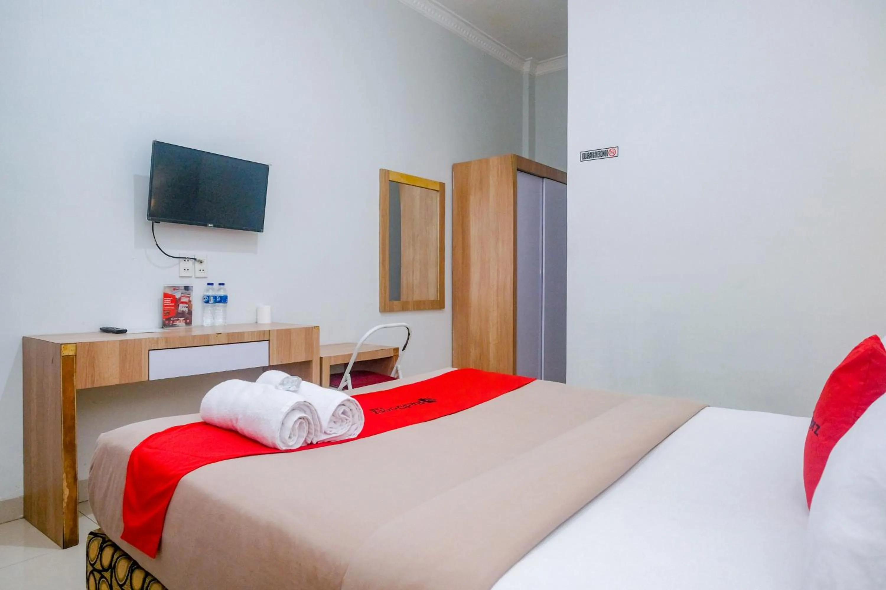 Bed in RedDoorz near Hermes Place Polonia Medan