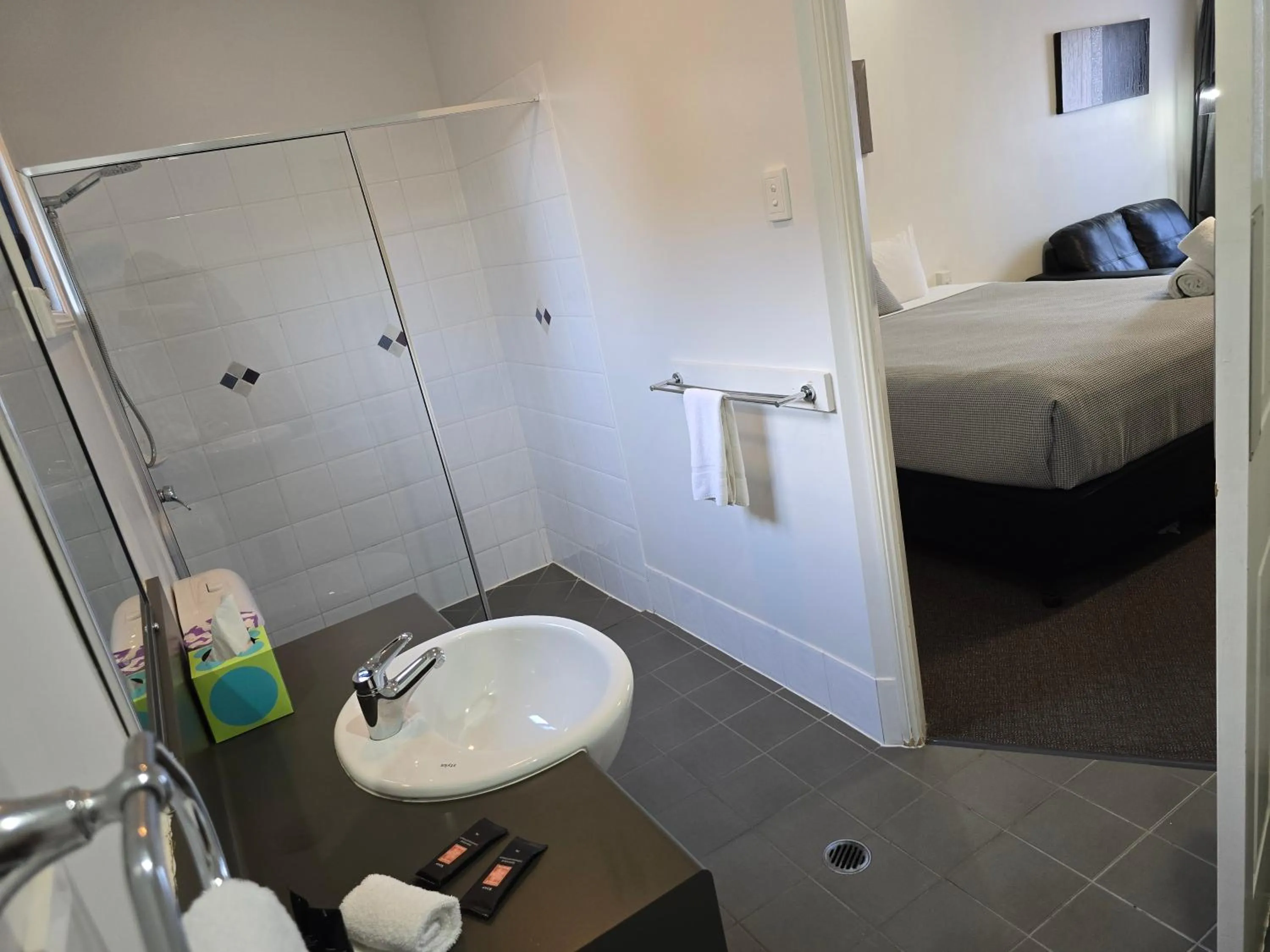 Bed in Ascot Lodge Motor Inn